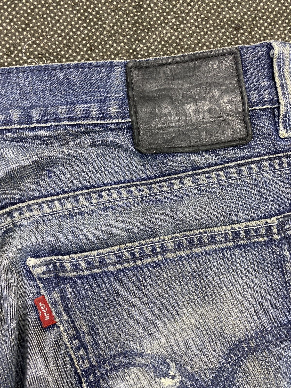 Levi's VINTAGE LEVIS 591 BLUE WASH JEANS -J479 Size US 35 - 13 Thumbnail