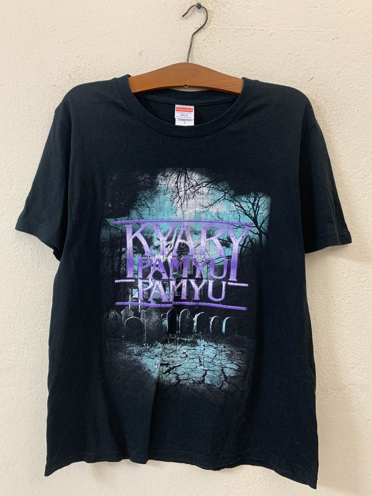 image of United Athle Kyary Pamyu Tee in Black, Men's (Size Medium)