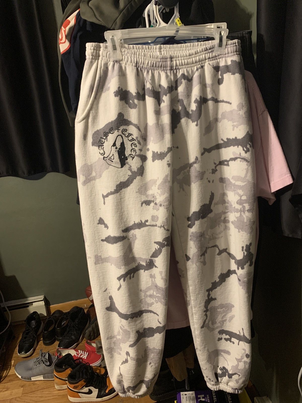 Snow camo sweatpants deals