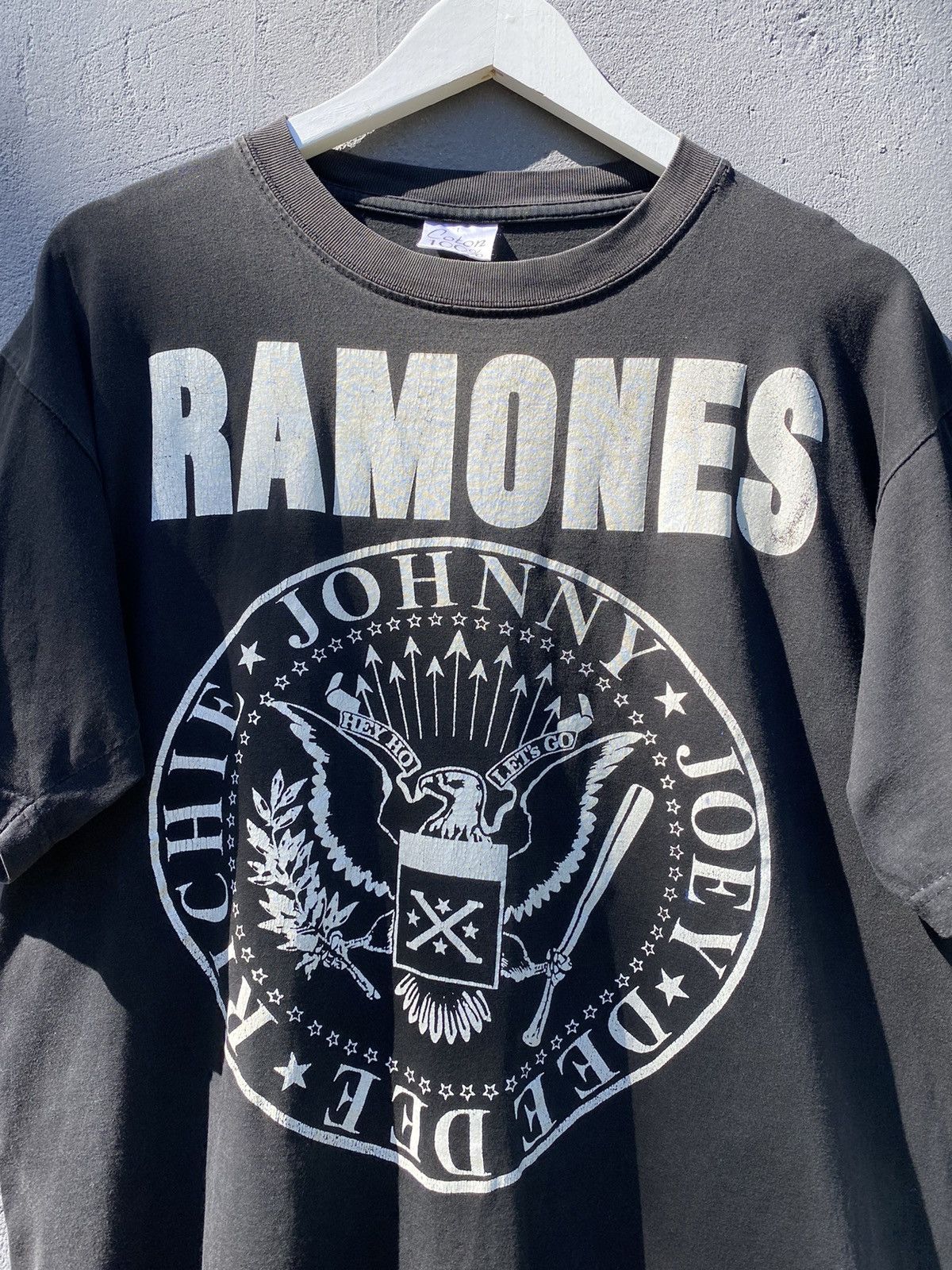 Band Tees Vintage 90s RAMONES Faded Band T Shirt Size US M / EU 48-50 / 2 - 2 Thumbnail