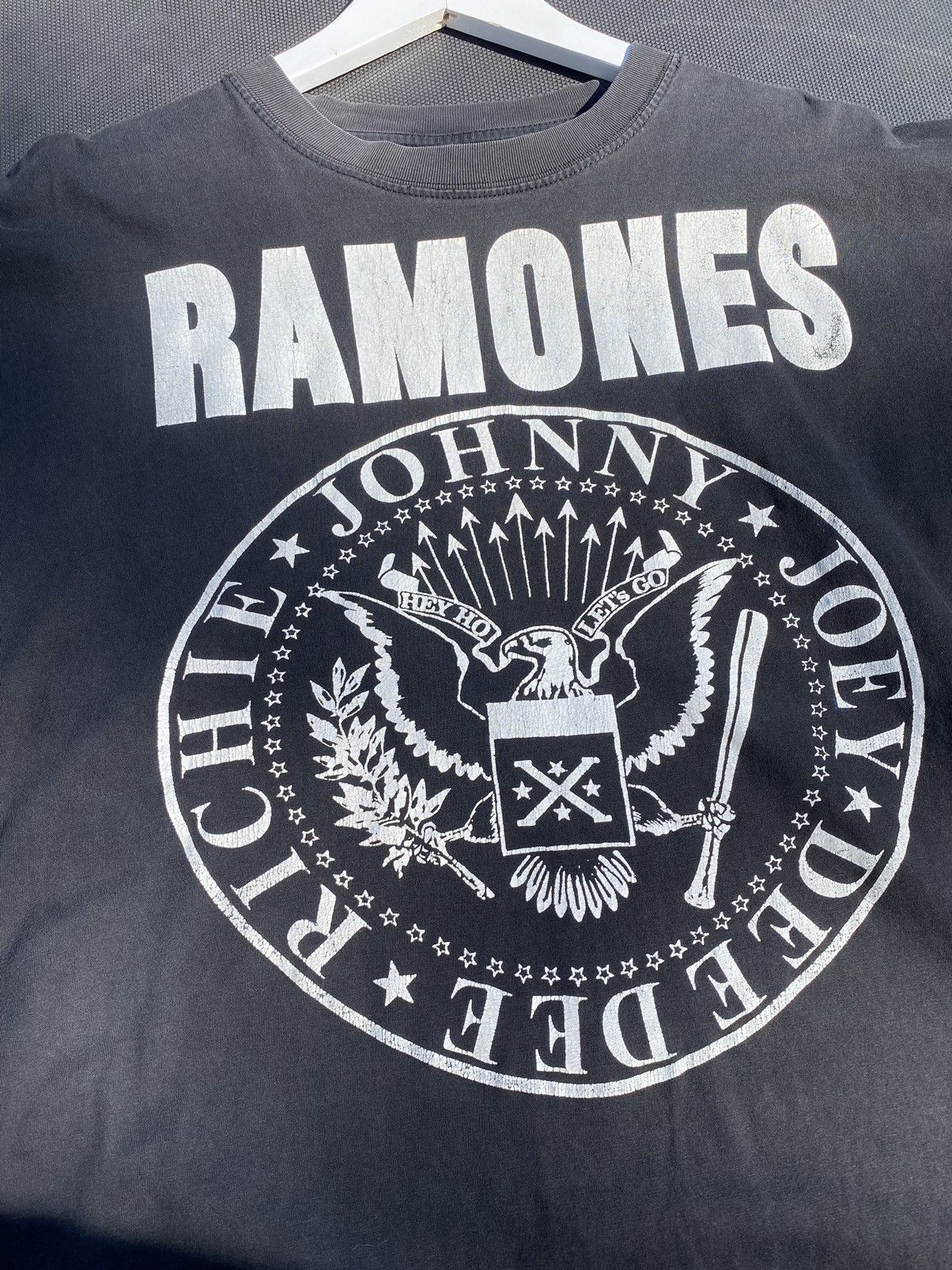 Band Tees Vintage 90s RAMONES Faded Band T Shirt Size US M / EU 48-50 / 2 - 3 Thumbnail
