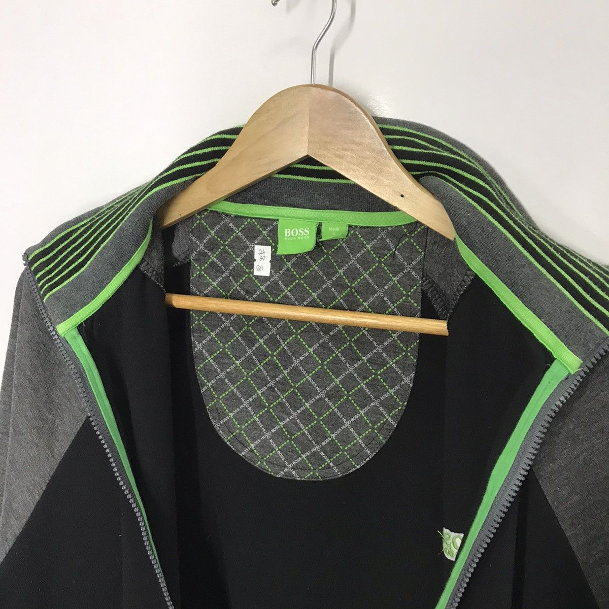 Hugo Boss Vintage Hugo Boss bomber zippier design Jacket Size US S / EU 44-46 / 1 - 5 Thumbnail