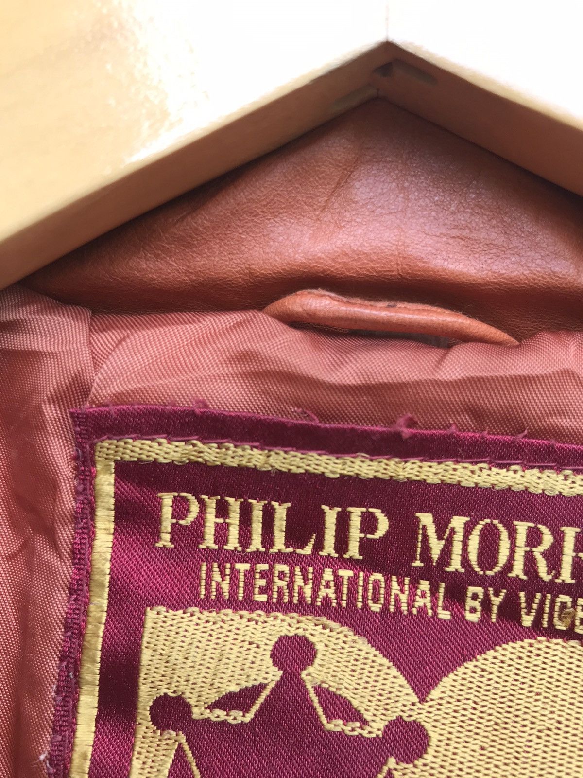 Vintage Philip Morris International by Vicerer Marlboro Leather Size US M / EU 48-50 / 2 - 24 Thumbnail