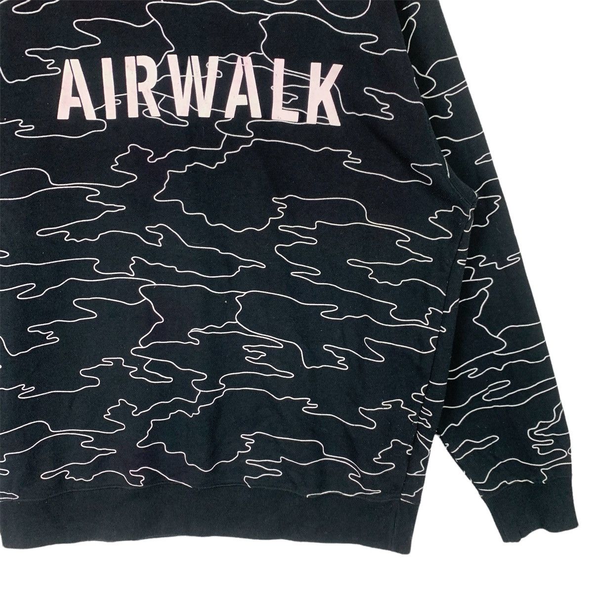Airwalk Vintage Airwalk Camo Design Crewneck Sweatshirt Size US L / EU 52-54 / 3 - 3 Thumbnail