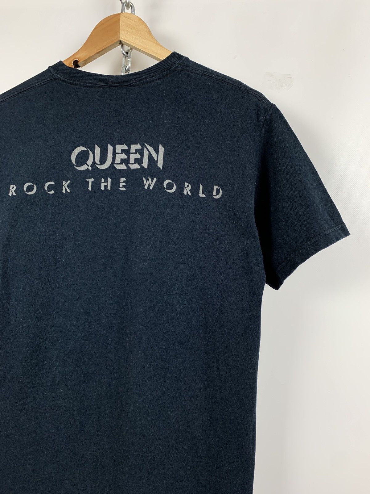 Band Tees 00s Vintage Queen We Will Rock You Faded Black Band T-Shirt Size US M / EU 48-50 / 2 - 8 Thumbnail
