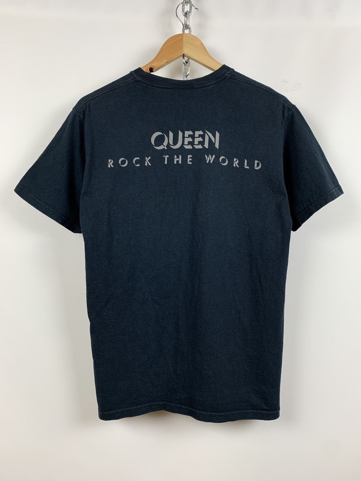 Band Tees 00s Vintage Queen We Will Rock You Faded Black Band T-Shirt Size US M / EU 48-50 / 2 - 2 Thumbnail