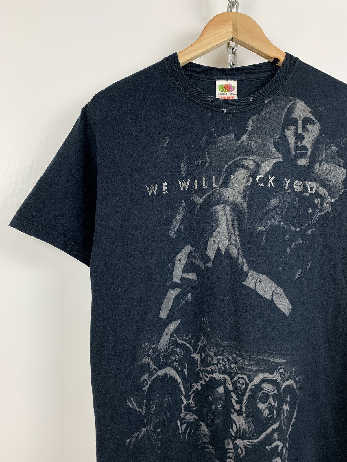 Band Tees 00s Vintage Queen We Will Rock You Faded Black Band T-Shirt Size US M / EU 48-50 / 2 - 3 Thumbnail