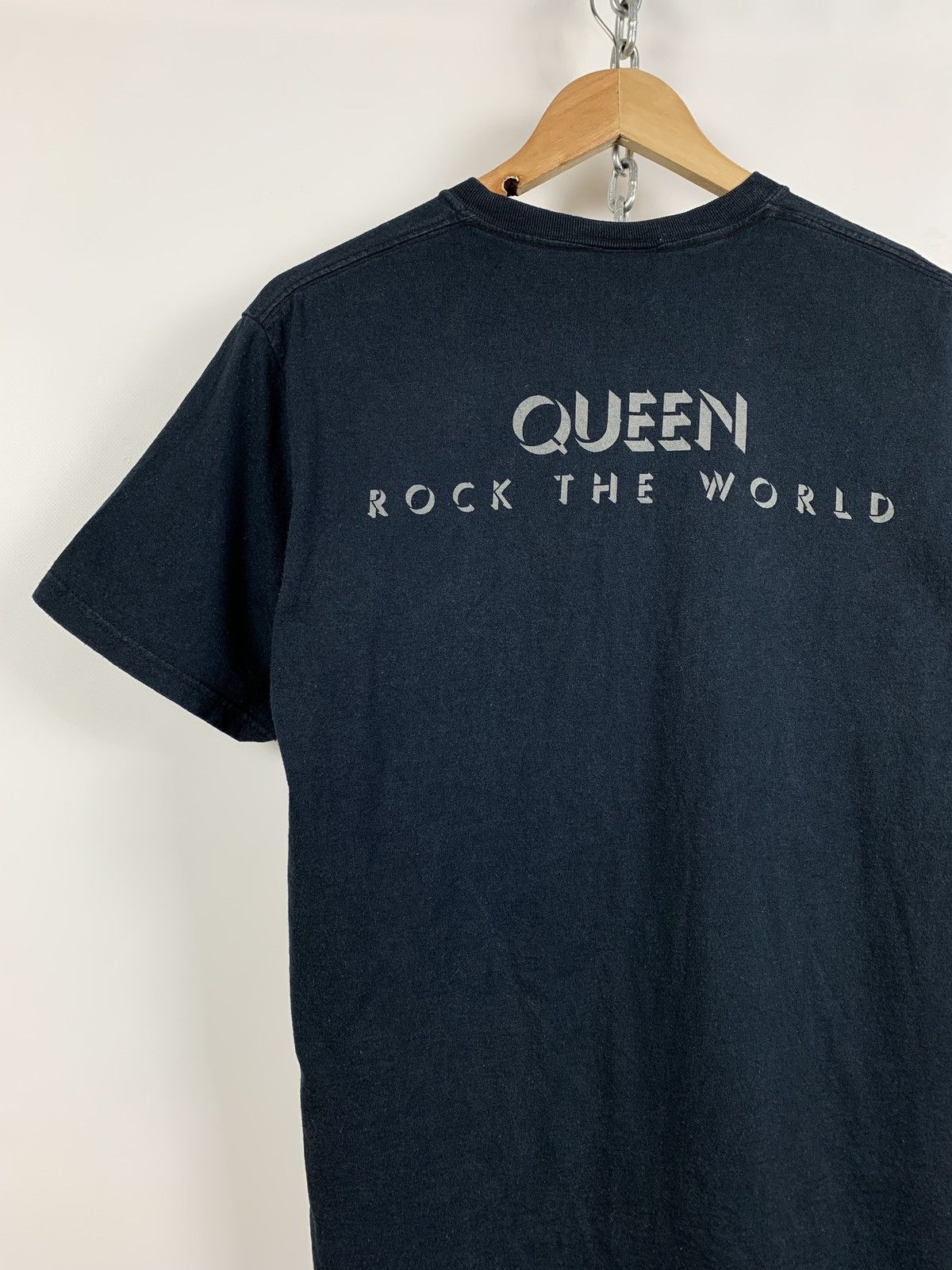 Band Tees 00s Vintage Queen We Will Rock You Faded Black Band T-Shirt Size US M / EU 48-50 / 2 - 7 Thumbnail