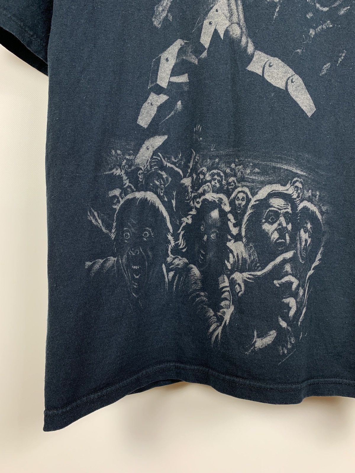 Band Tees 00s Vintage Queen We Will Rock You Faded Black Band T-Shirt Size US M / EU 48-50 / 2 - 6 Thumbnail