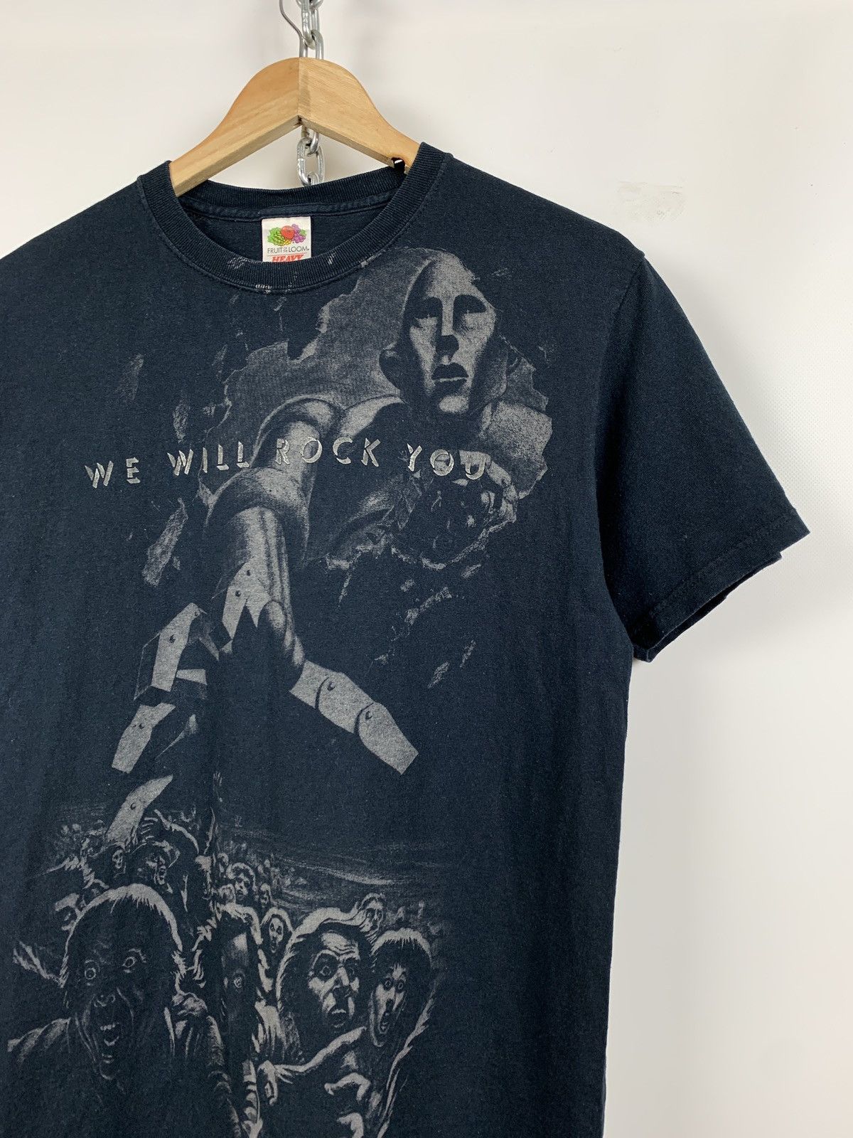 Band Tees 00s Vintage Queen We Will Rock You Faded Black Band T-Shirt Size US M / EU 48-50 / 2 - 4 Thumbnail