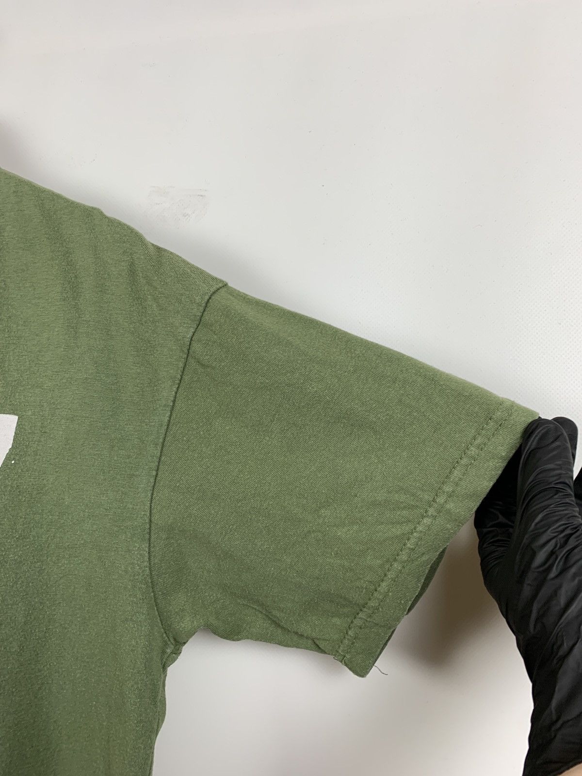 Vintage Vintage AK 47 Kalashnikov Military Khaki T-Shirt Size US L / EU 52-54 / 3 - 10 Thumbnail