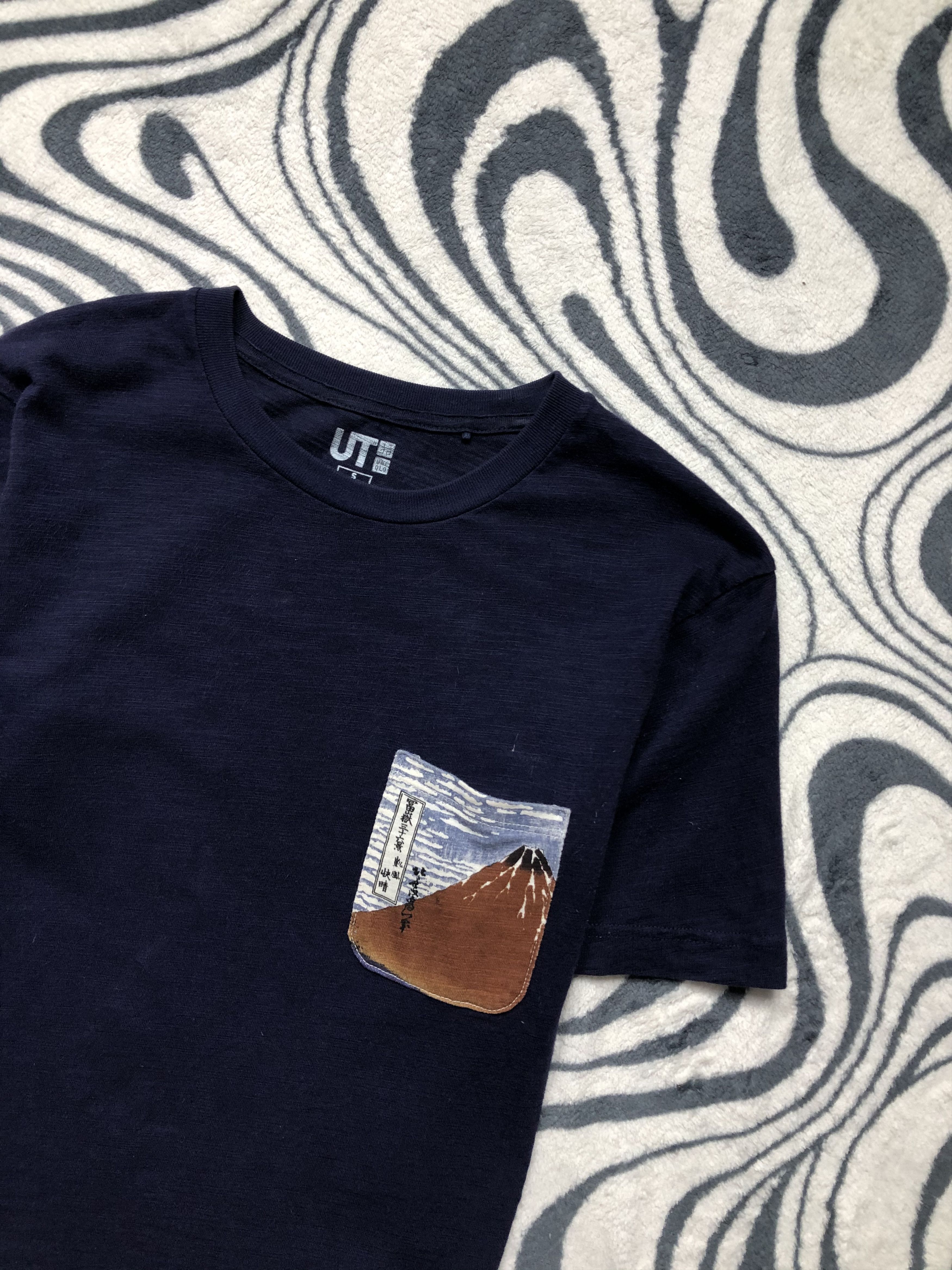Japanese Brand × Uniqlo × Vintage Uniqlo UT x Hokusai Blue Graphic T-Shirt Tee Size US S / EU 44-46 / 1 - 2 Thumbnail
