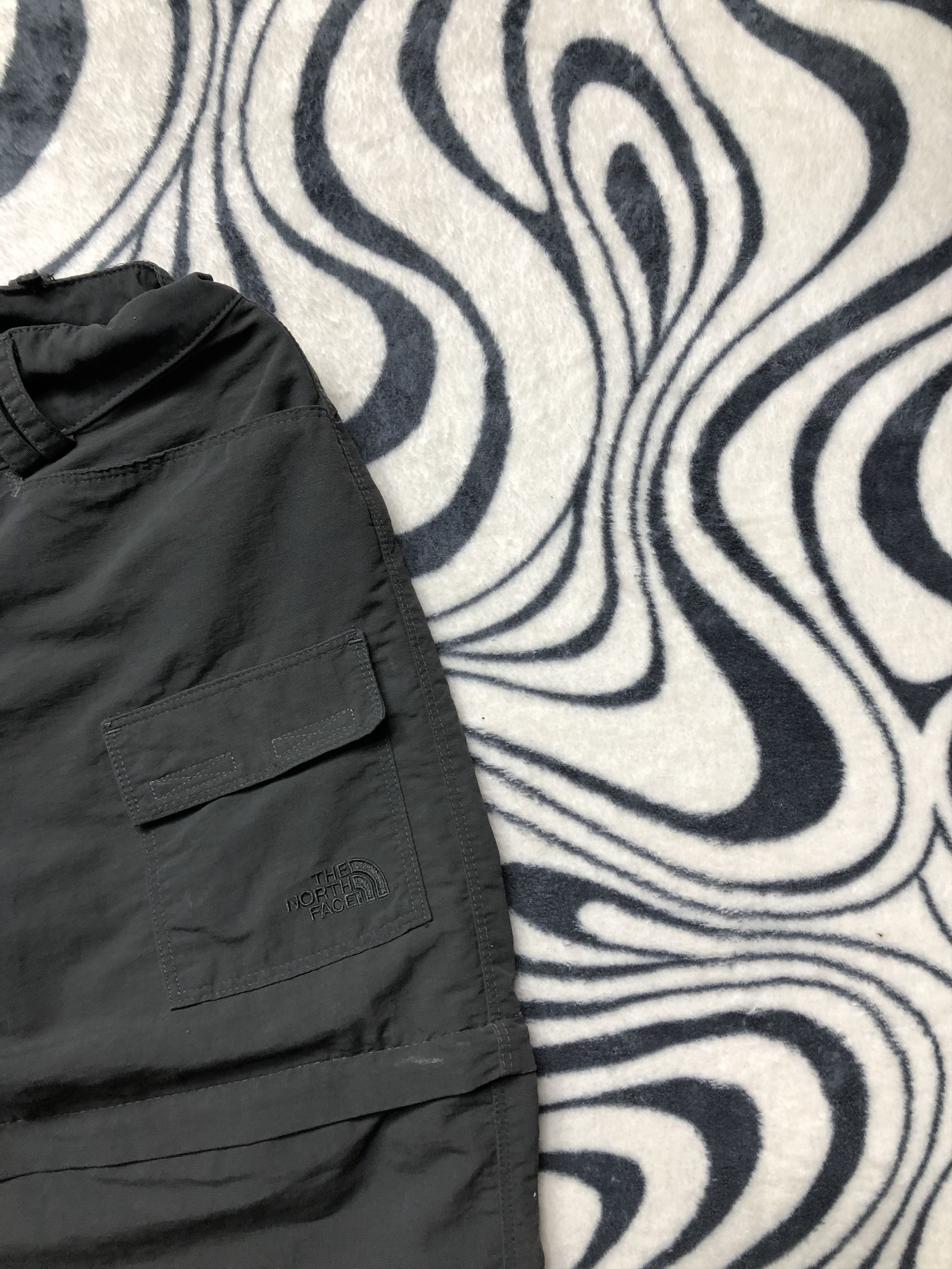 The North Face × Vintage The North Face WMNS Transformer Pants Shorts TNF Size 28" / US 6 / IT 42 - 2 Thumbnail