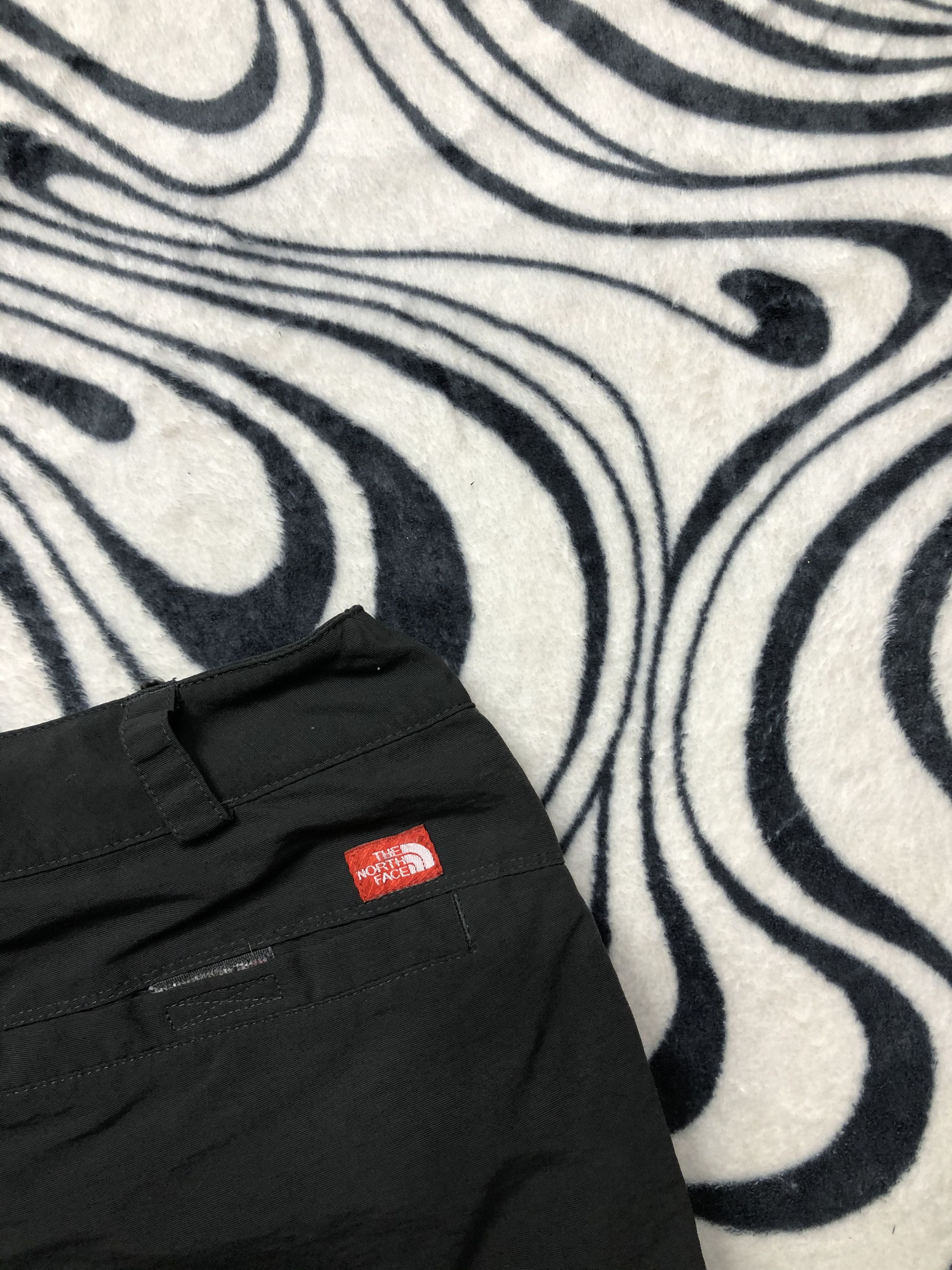The North Face × Vintage The North Face WMNS Transformer Pants Shorts TNF Size 28" / US 6 / IT 42 - 7 Thumbnail
