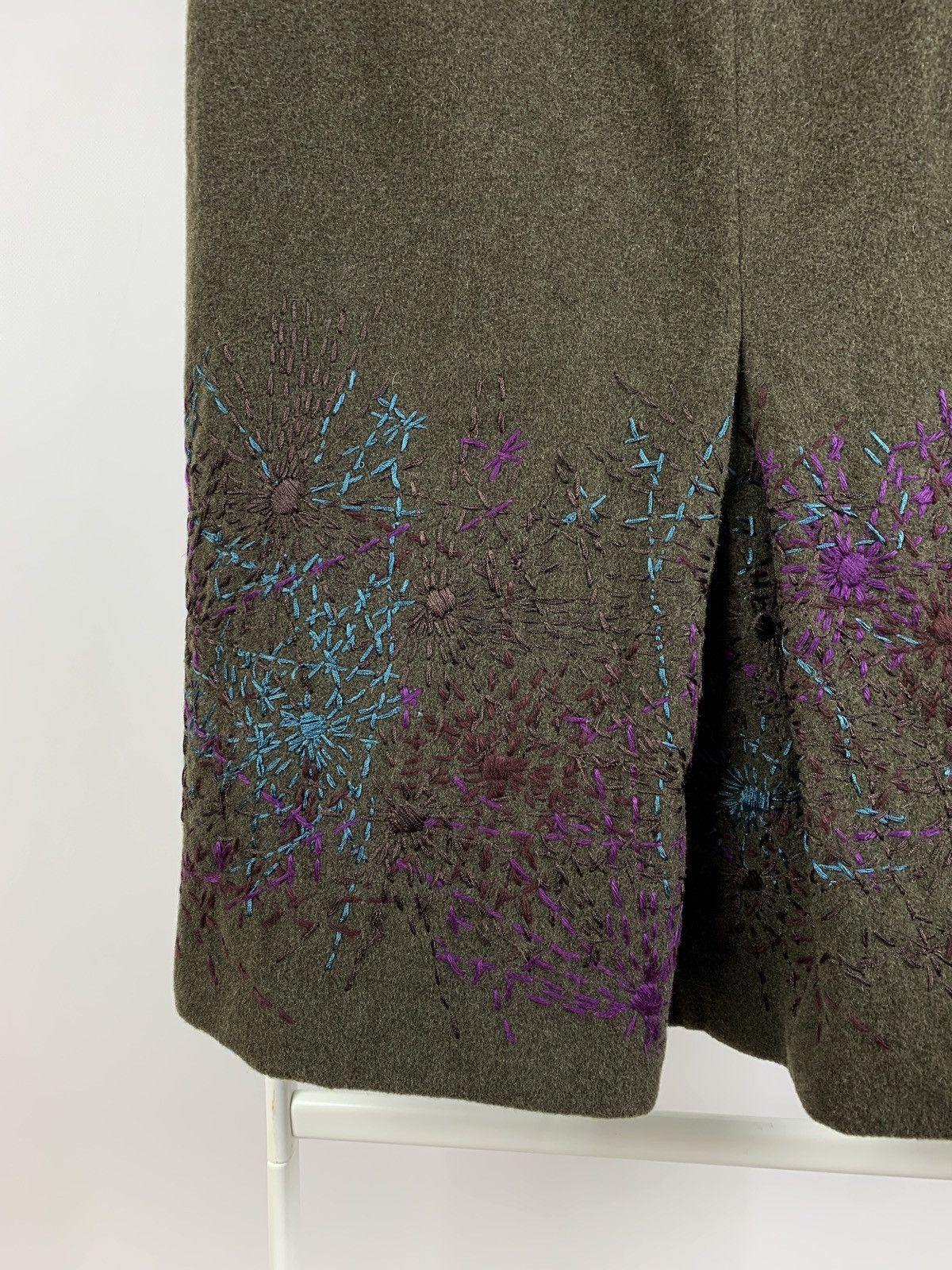Dries Van Noten Vintage Dries Van Noten Embroidered Floral Wool Midi Skirt Size 27" / US 4 / IT 40 - 9 Thumbnail