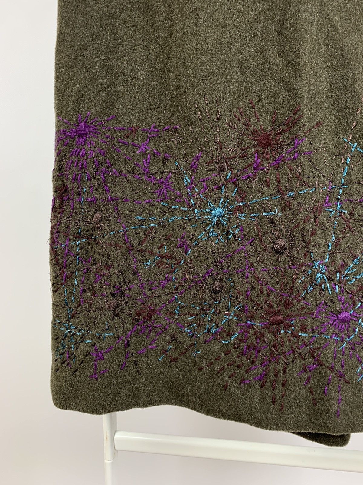 Dries Van Noten Vintage Dries Van Noten Embroidered Floral Wool Midi Skirt Size 27" / US 4 / IT 40 - 6 Thumbnail