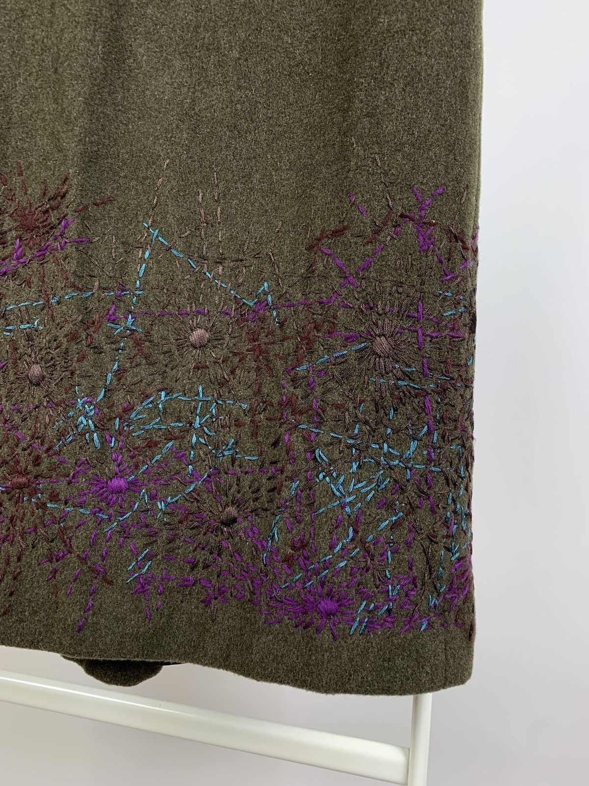 Dries Van Noten Vintage Dries Van Noten Embroidered Floral Wool Midi Skirt Size 27" / US 4 / IT 40 - 5 Thumbnail