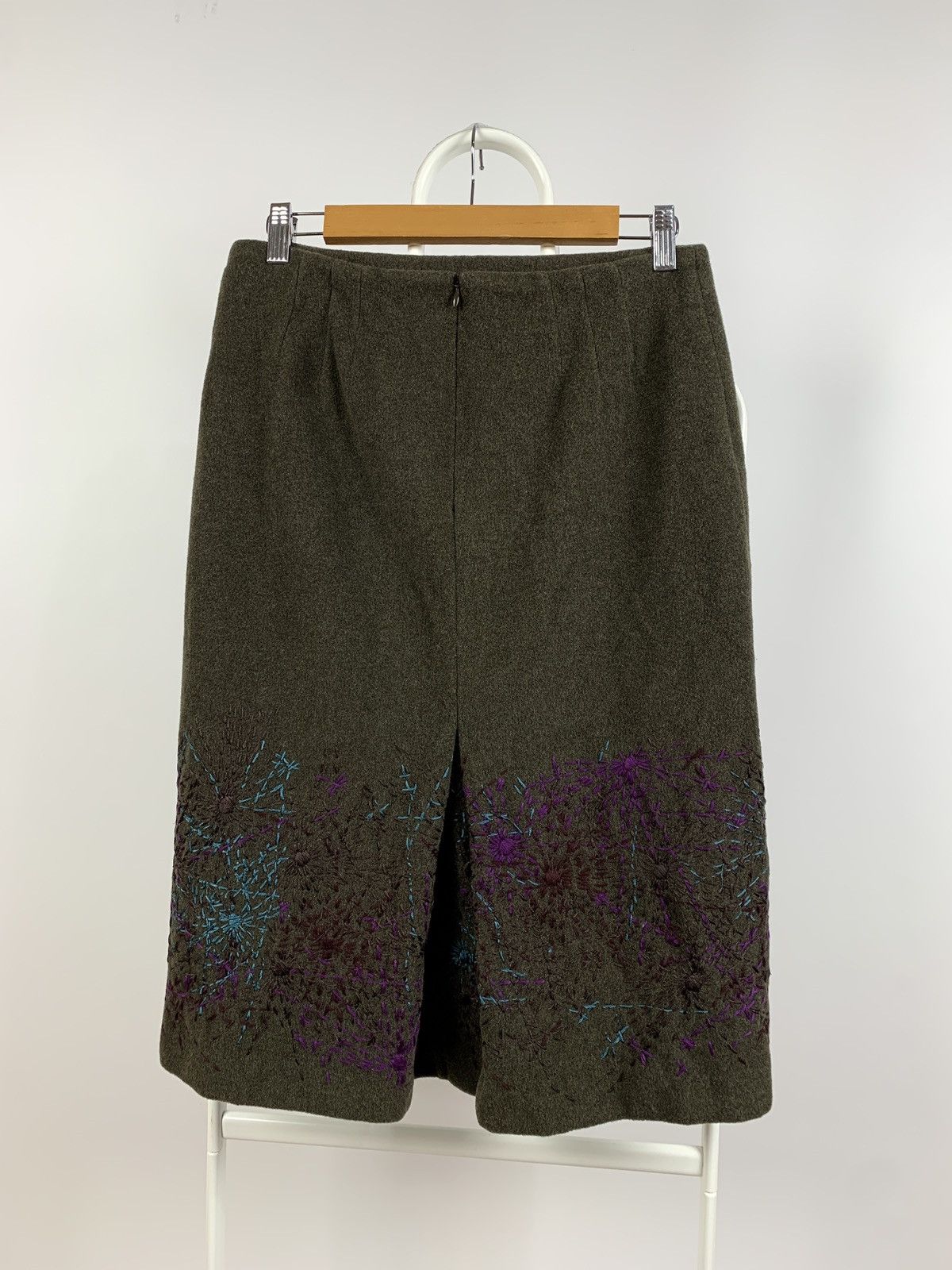 Dries Van Noten Vintage Dries Van Noten Embroidered Floral Wool Midi Skirt Size 27" / US 4 / IT 40 - 1 Thumbnail