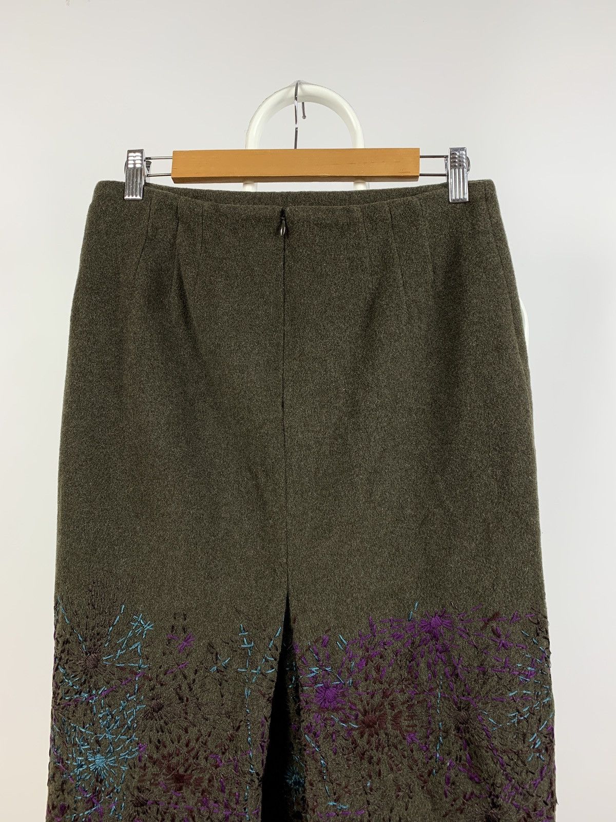 Dries Van Noten Vintage Dries Van Noten Embroidered Floral Wool Midi Skirt Size 27" / US 4 / IT 40 - 4 Thumbnail