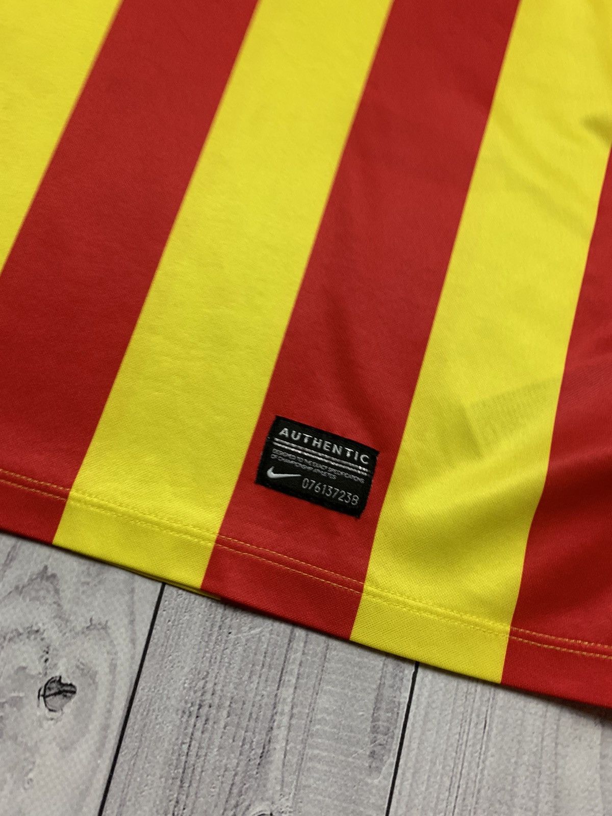 Soccer jersey Barcelona Nike yellow striped size L