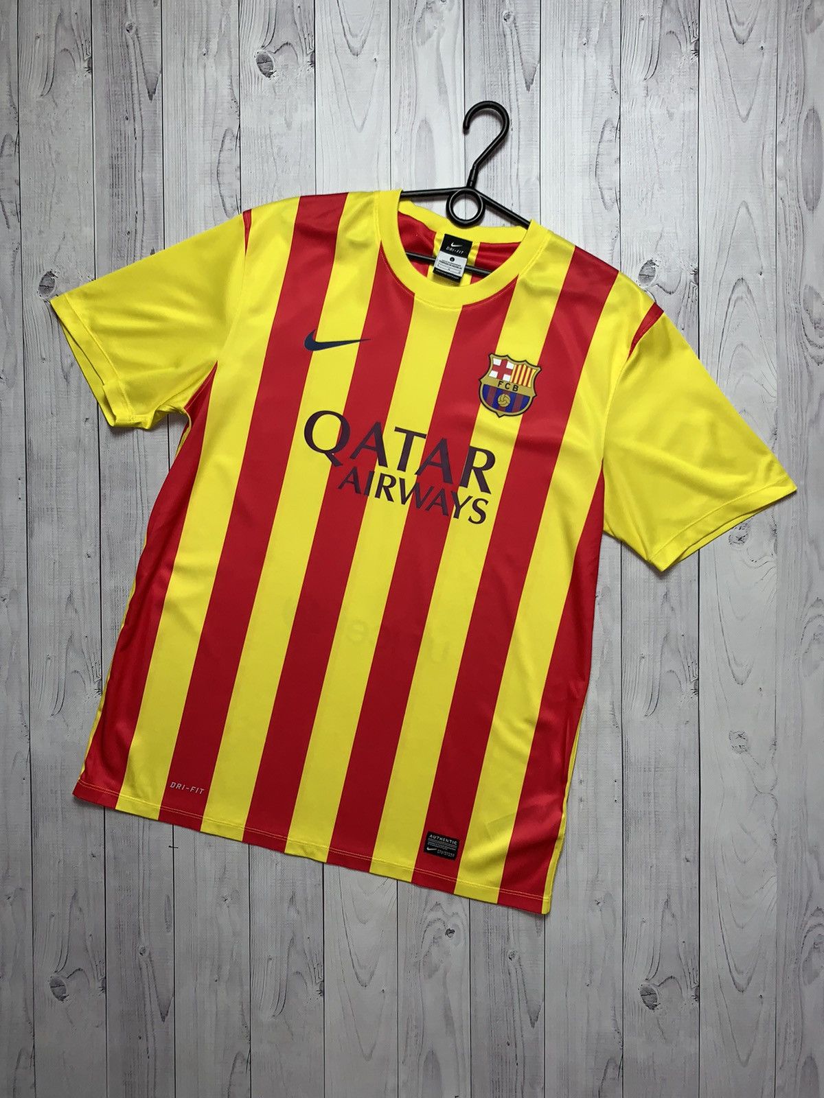 Soccer jersey Barcelona Nike yellow striped size L
