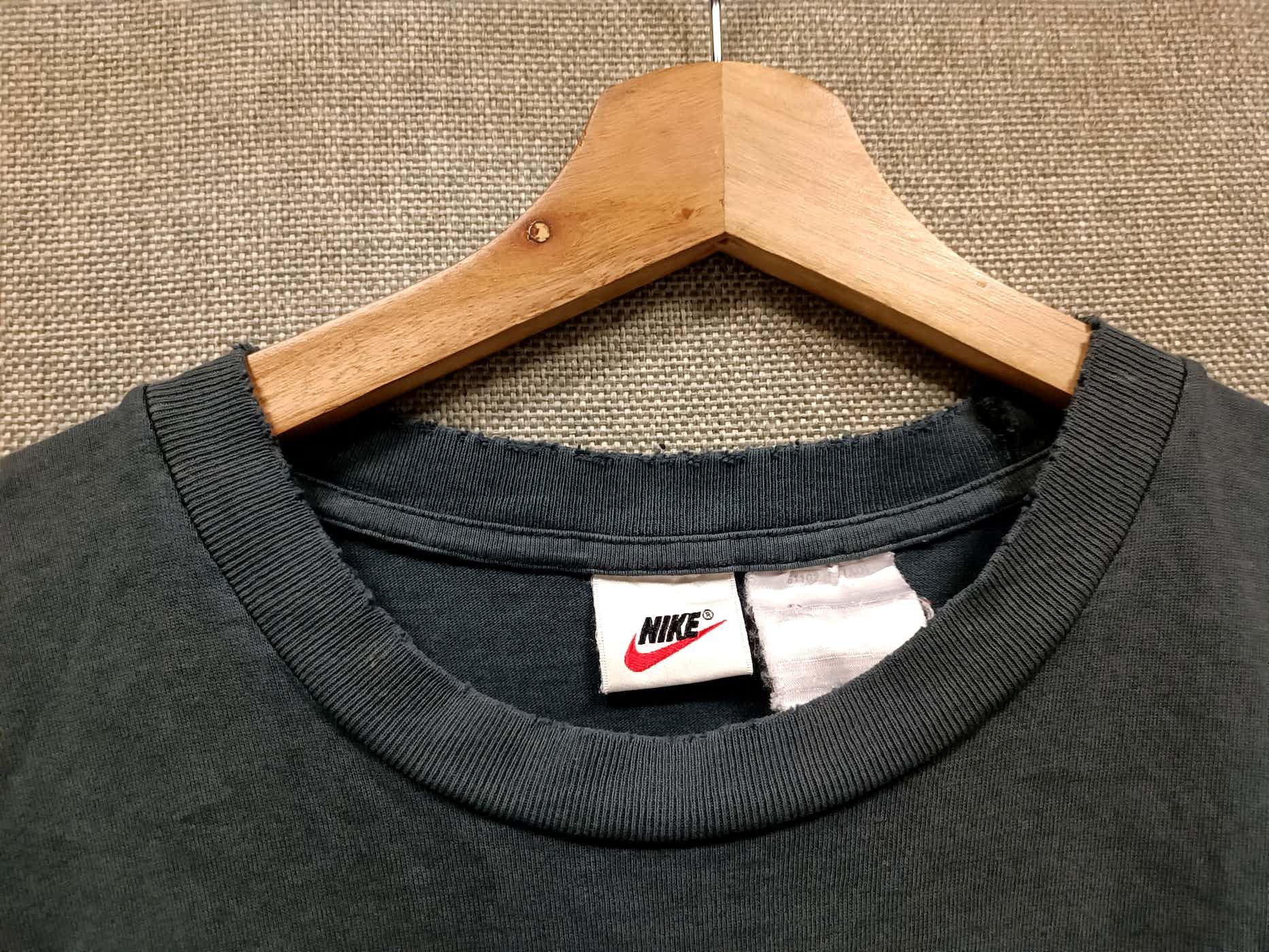 Jordan Brand vintage 90s t shirt nike jordan logo embroidery distressed Size US XL / EU 56 / 4 - 3 Thumbnail