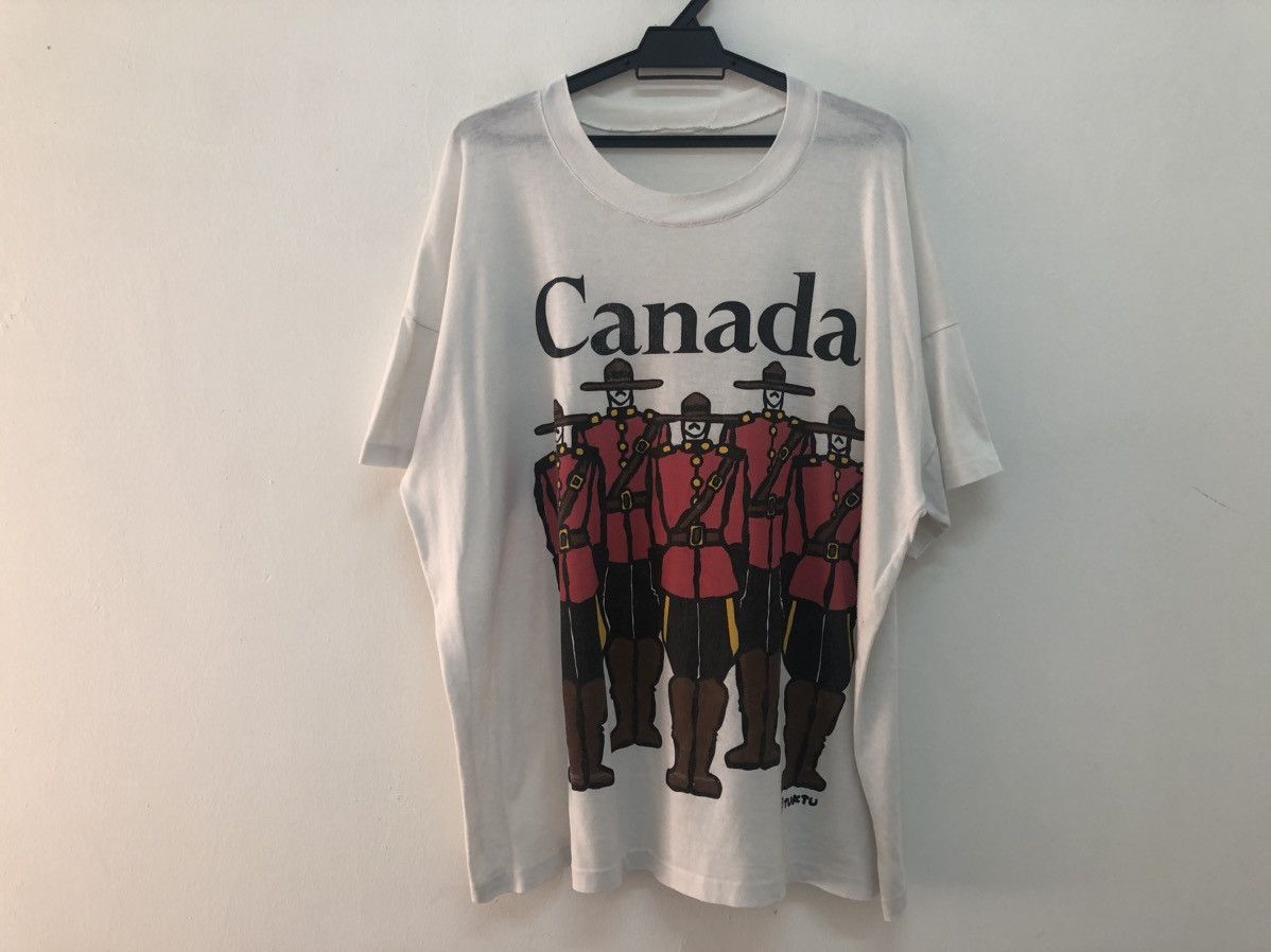 RARE 🔥 CANADA POP ART BEAUTY DISTRESSED TEE