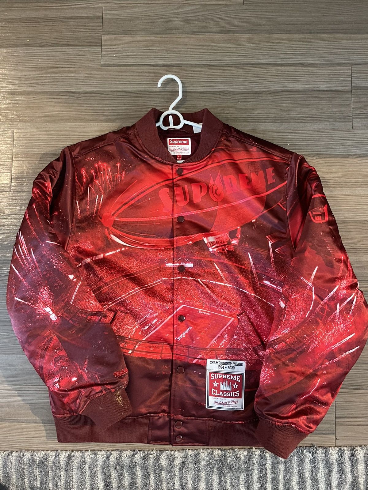 公式に取扱 Supreme Mitchell Ness StadiumSatinjacket | societygranjaviana.com.br