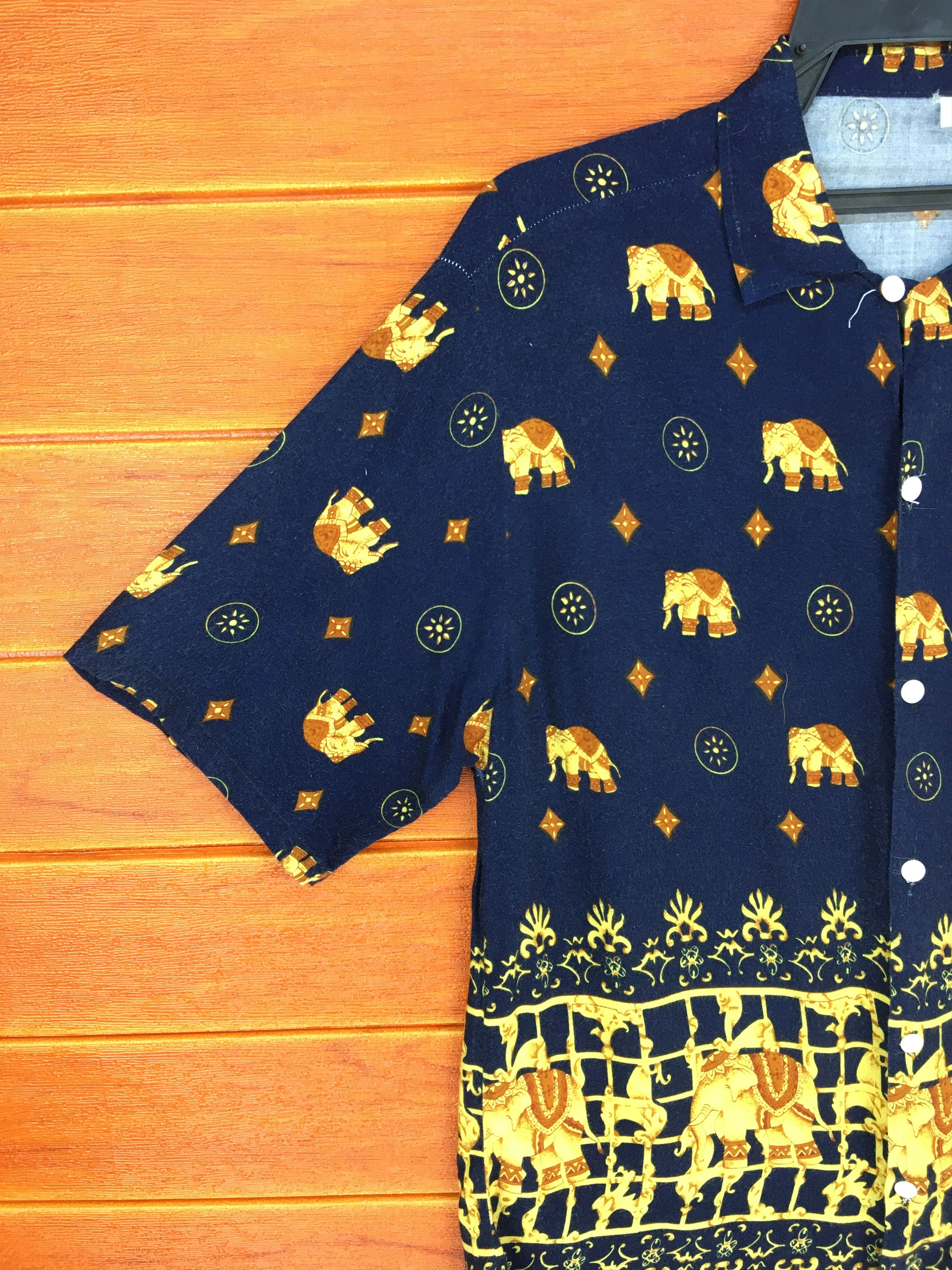 Vintage Vintage Elephants Rayon Hawaiian Shirt / Aloha Wear Size US M / EU 48-50 / 2 - 2 Thumbnail