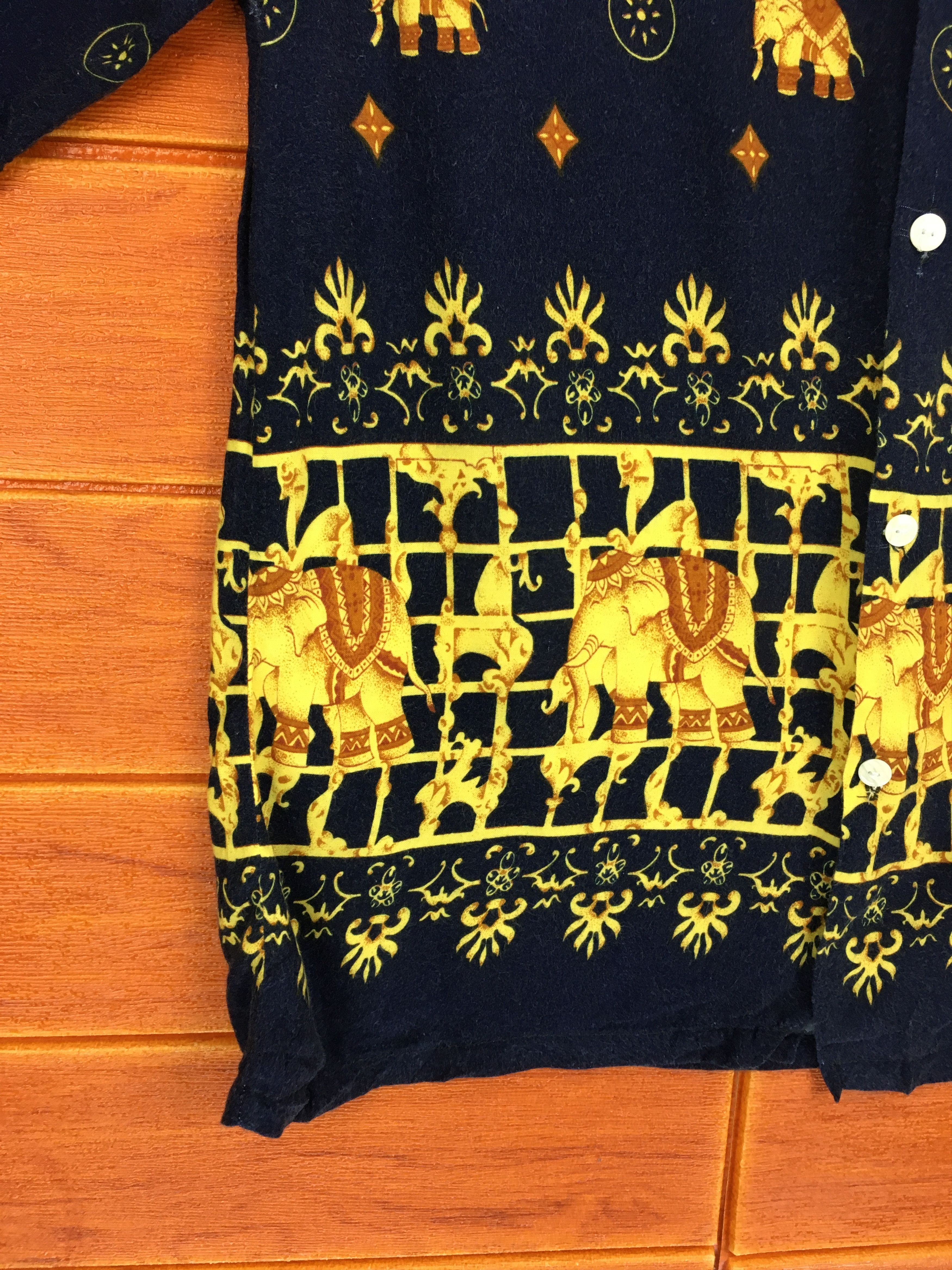 Vintage Vintage Elephants Rayon Hawaiian Shirt / Aloha Wear Size US M / EU 48-50 / 2 - 3 Thumbnail
