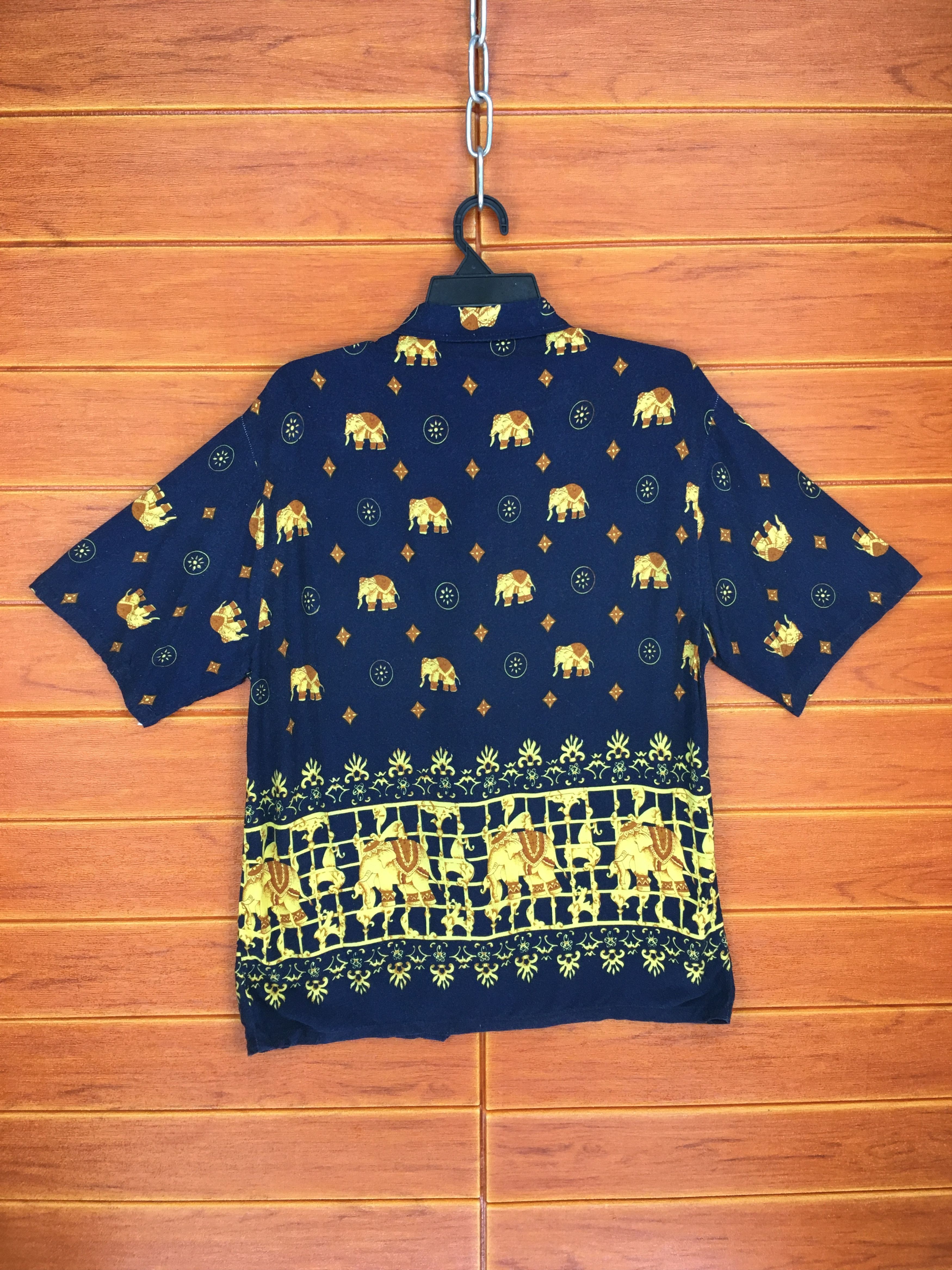 Vintage Vintage Elephants Rayon Hawaiian Shirt / Aloha Wear Size US M / EU 48-50 / 2 - 7 Thumbnail