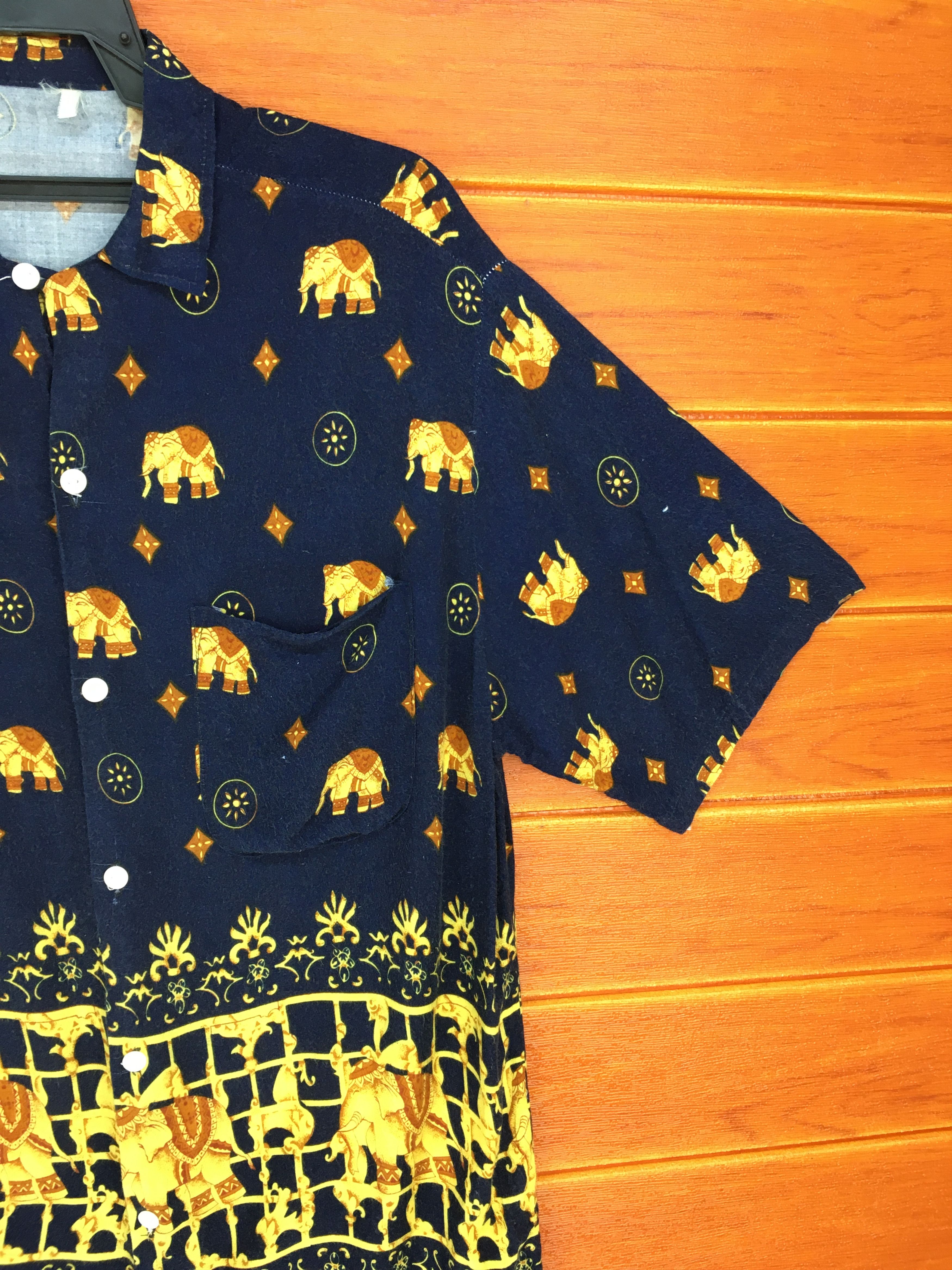 Vintage Vintage Elephants Rayon Hawaiian Shirt / Aloha Wear Size US M / EU 48-50 / 2 - 5 Thumbnail