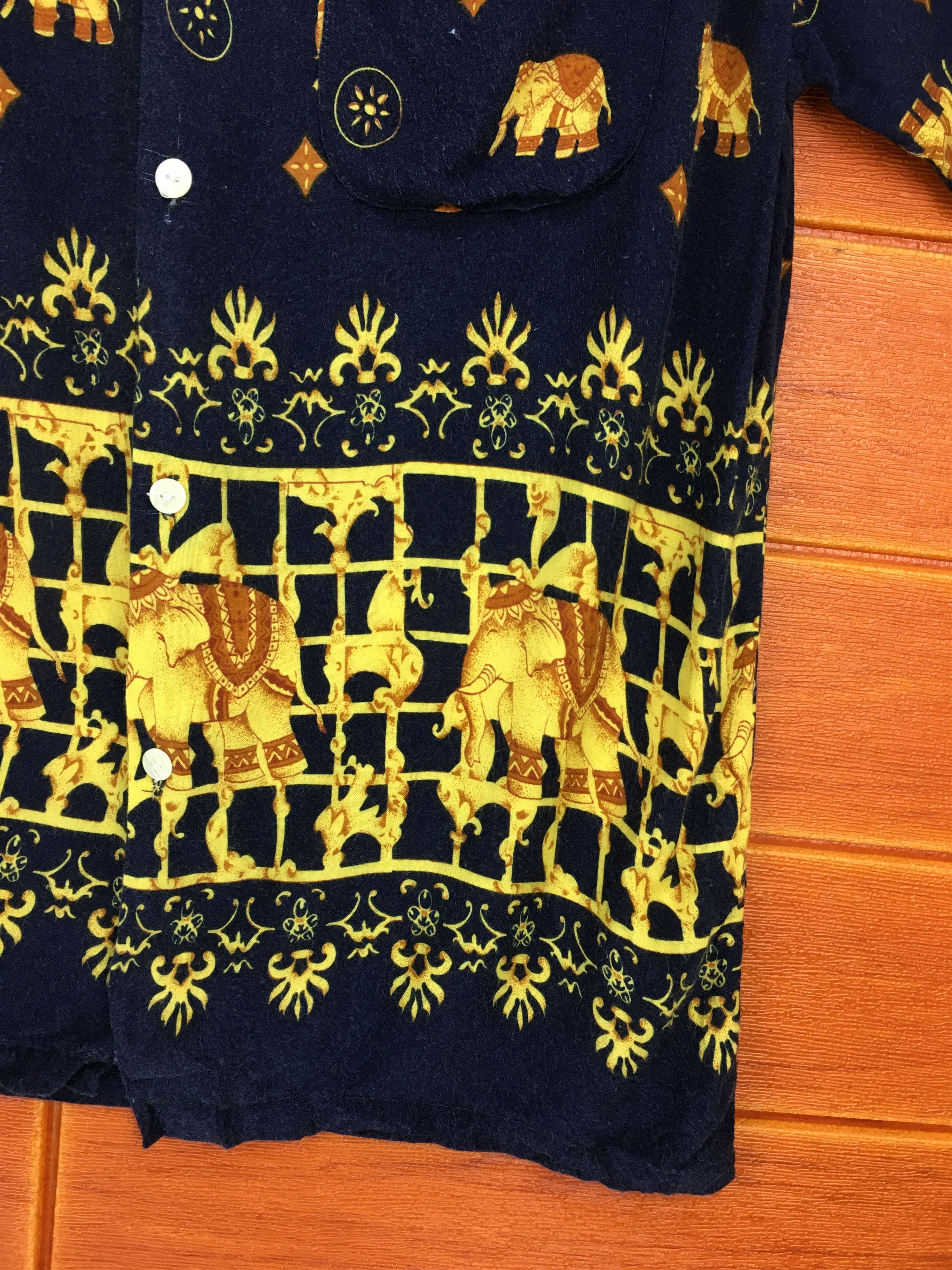 Vintage Vintage Elephants Rayon Hawaiian Shirt / Aloha Wear Size US M / EU 48-50 / 2 - 4 Thumbnail