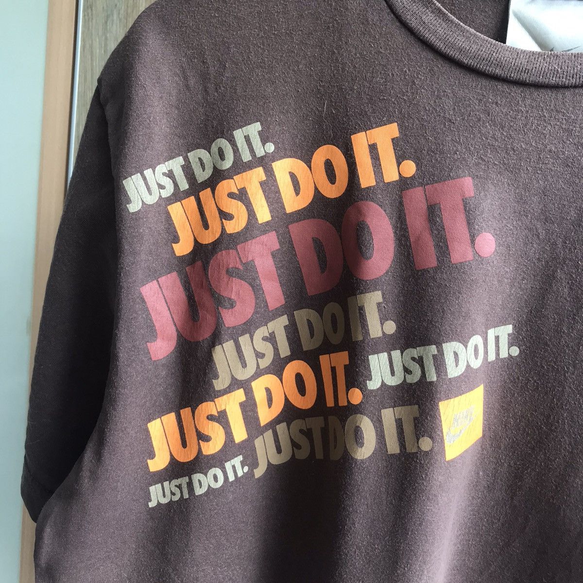 Nike × Vintage Nike vintage brown t shirt mens size L Y2K Size US L / EU 52-54 / 3 - 2 Thumbnail