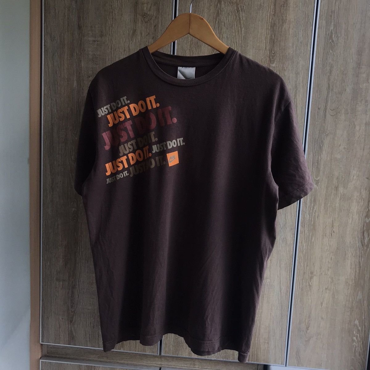 Nike × Vintage Nike vintage brown t shirt mens size L Y2K Size US L / EU 52-54 / 3 - 1 Thumbnail