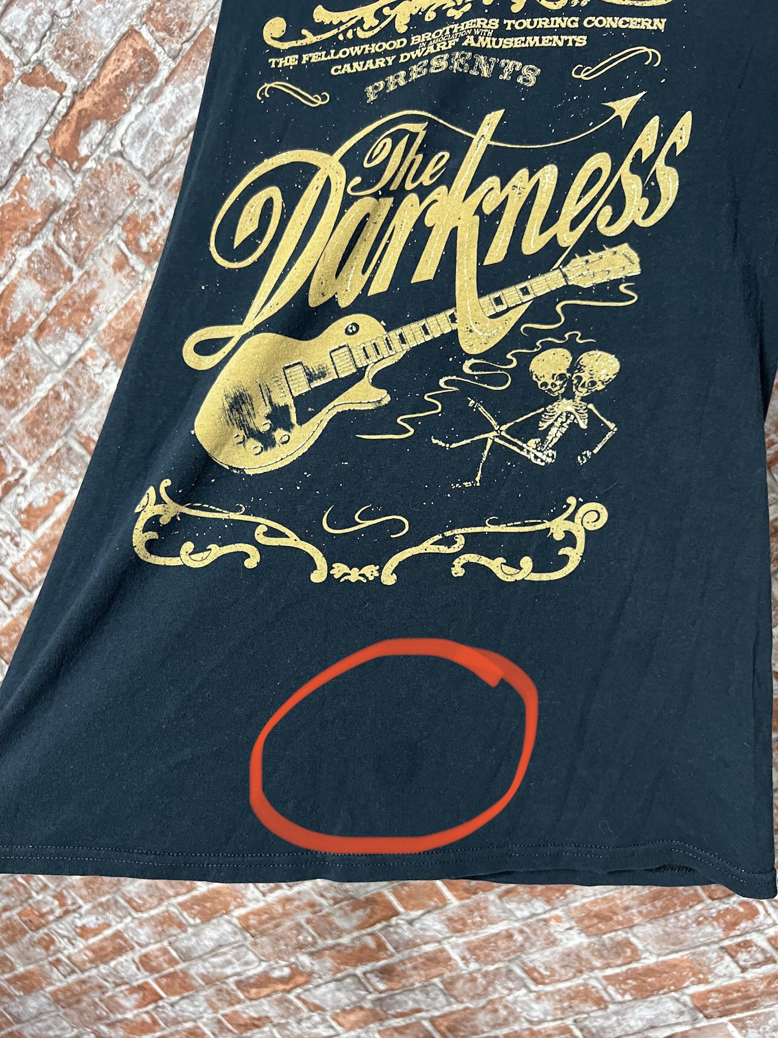 Band Tees Vintage 2000s The Darkness Band T-shirt Size US M / EU 48-50 / 2 - 9 Thumbnail