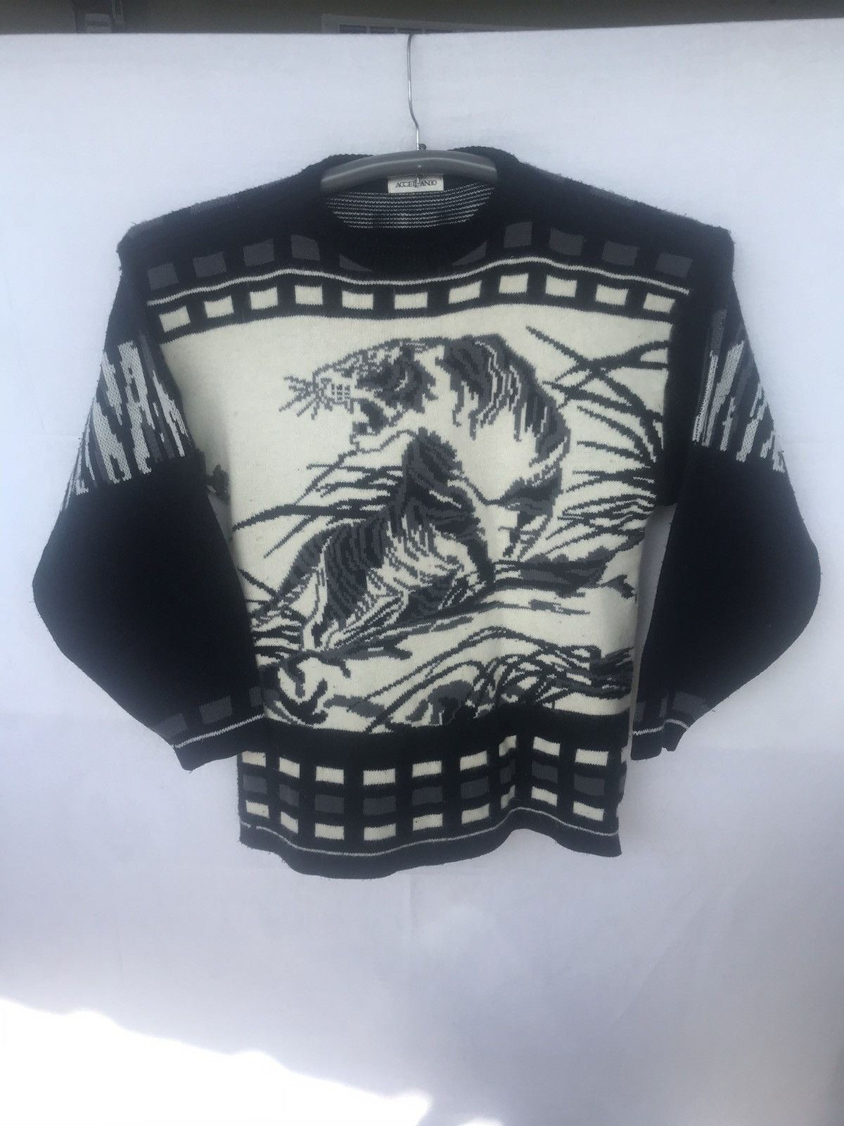 Japanese Brand × Vintage Vintage 90s TIGER MOTIVE KNITWEAR Size US L / EU 52-54 / 3 - 1 Thumbnail