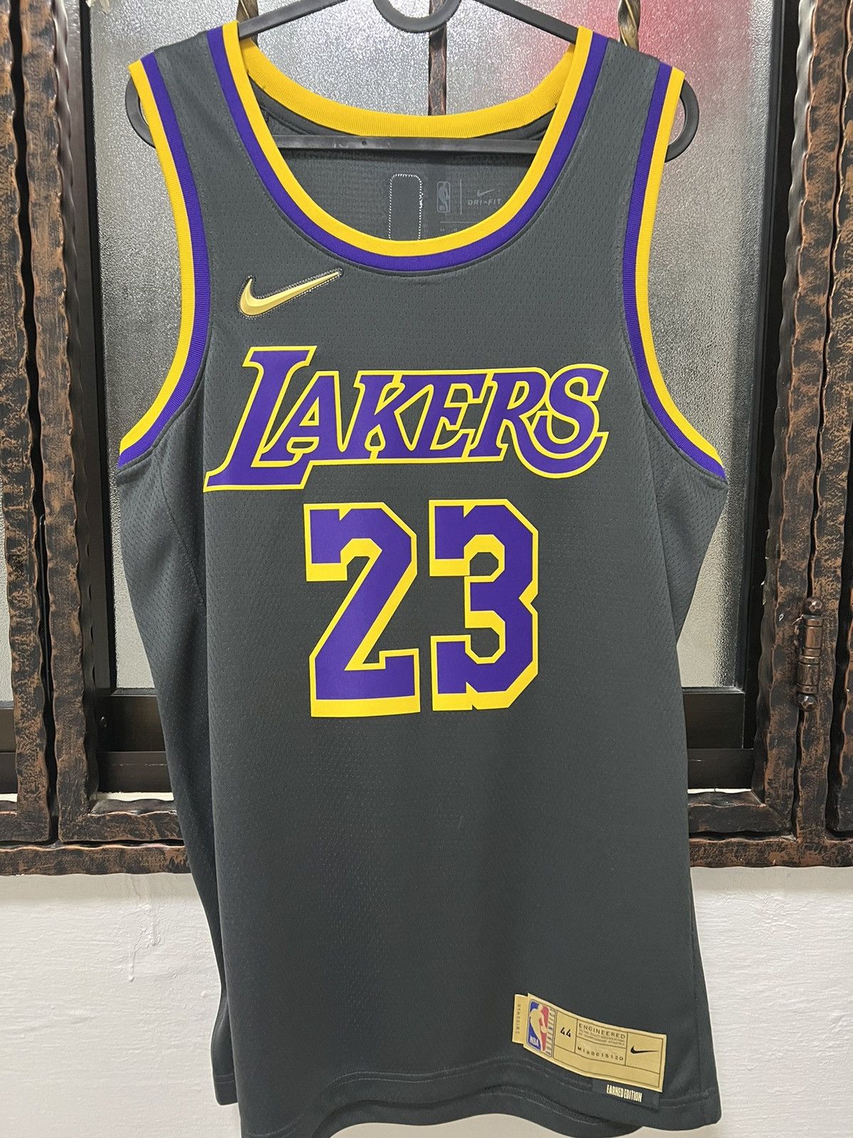 Nike Authentic Swingman Los Angeles Lakers LeBron James #23 Jersey