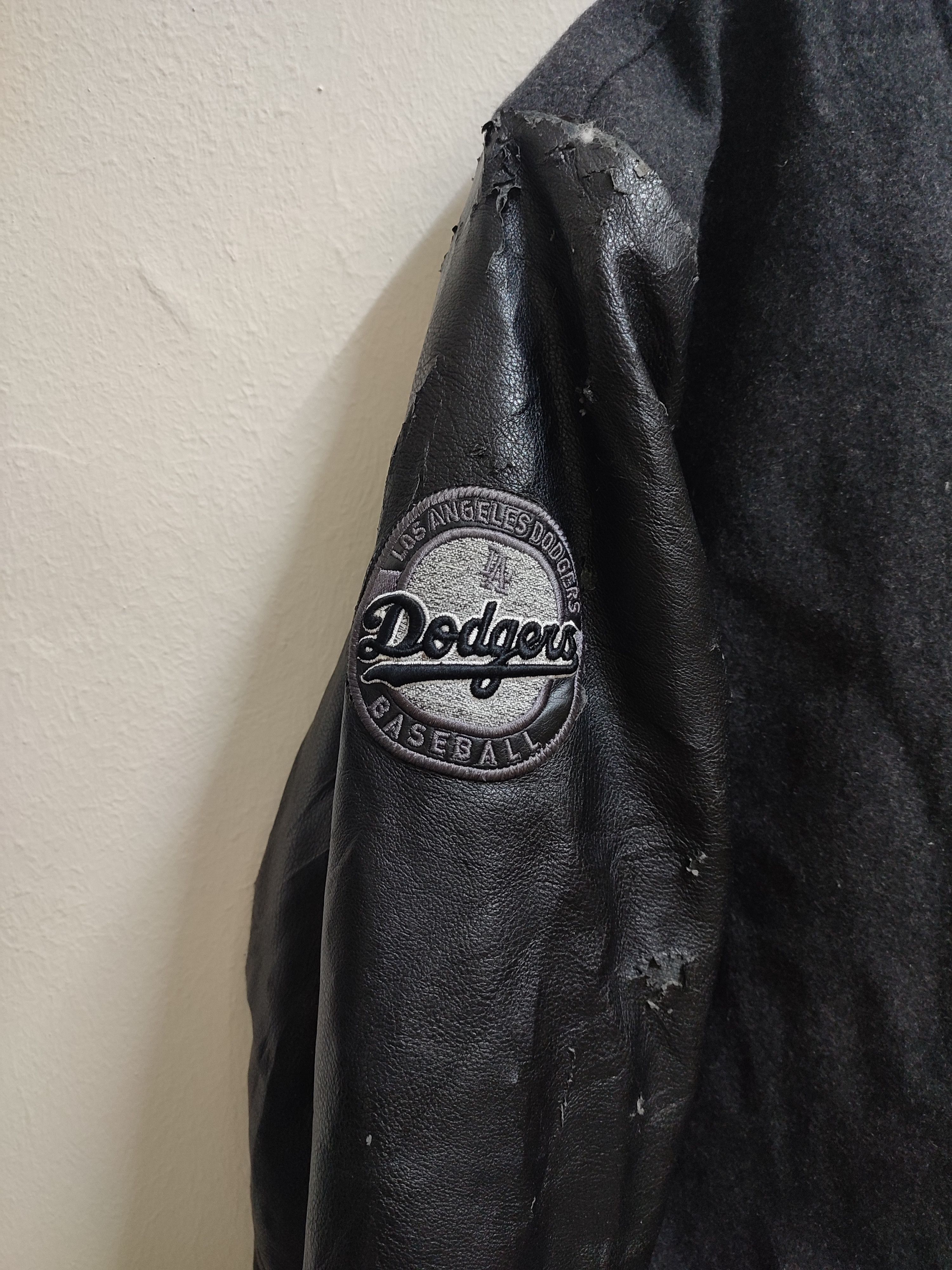 MLB MLB Varsity Jacket Distressed Leather Sleeves Size US XL / EU 56 / 4 - 5 Thumbnail