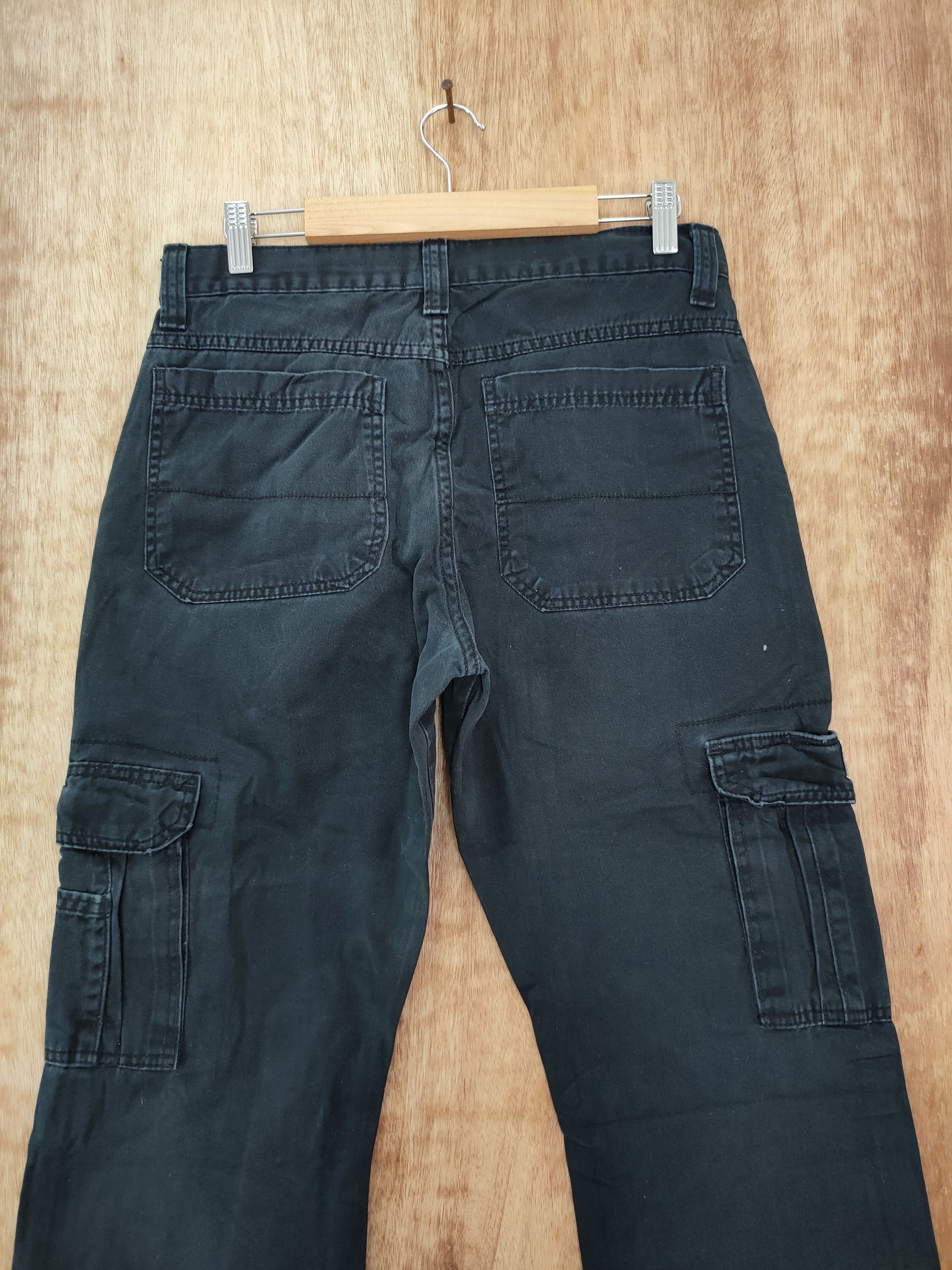 Vintage DL Wrangler black utility cargo vintage pants #948 Size US 31 - 8 Thumbnail