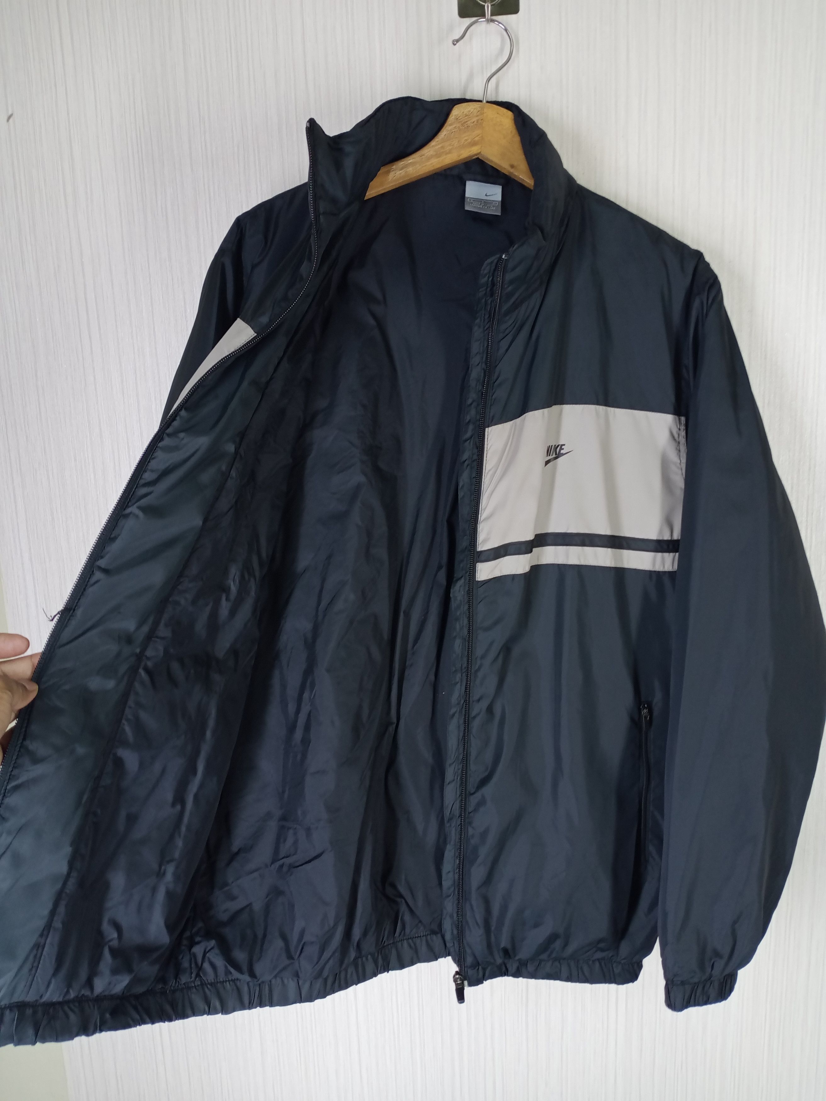 Nike Rare Vintage Nike Puffer Jacket Size US L / EU 52-54 / 3 - 5 Thumbnail