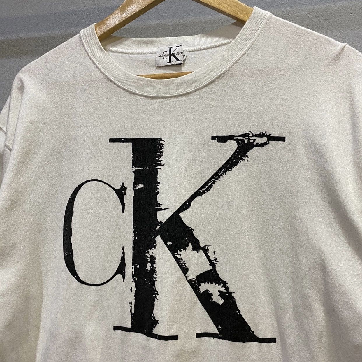 Calvin Klein × Calvin Klein 205W39NYC × Vintage VINTAGE RARE‼️Calvin Klein Jeans Barcode Big Logo T-Shirts Size US M / EU 48-50 / 2 - 2 Thumbnail