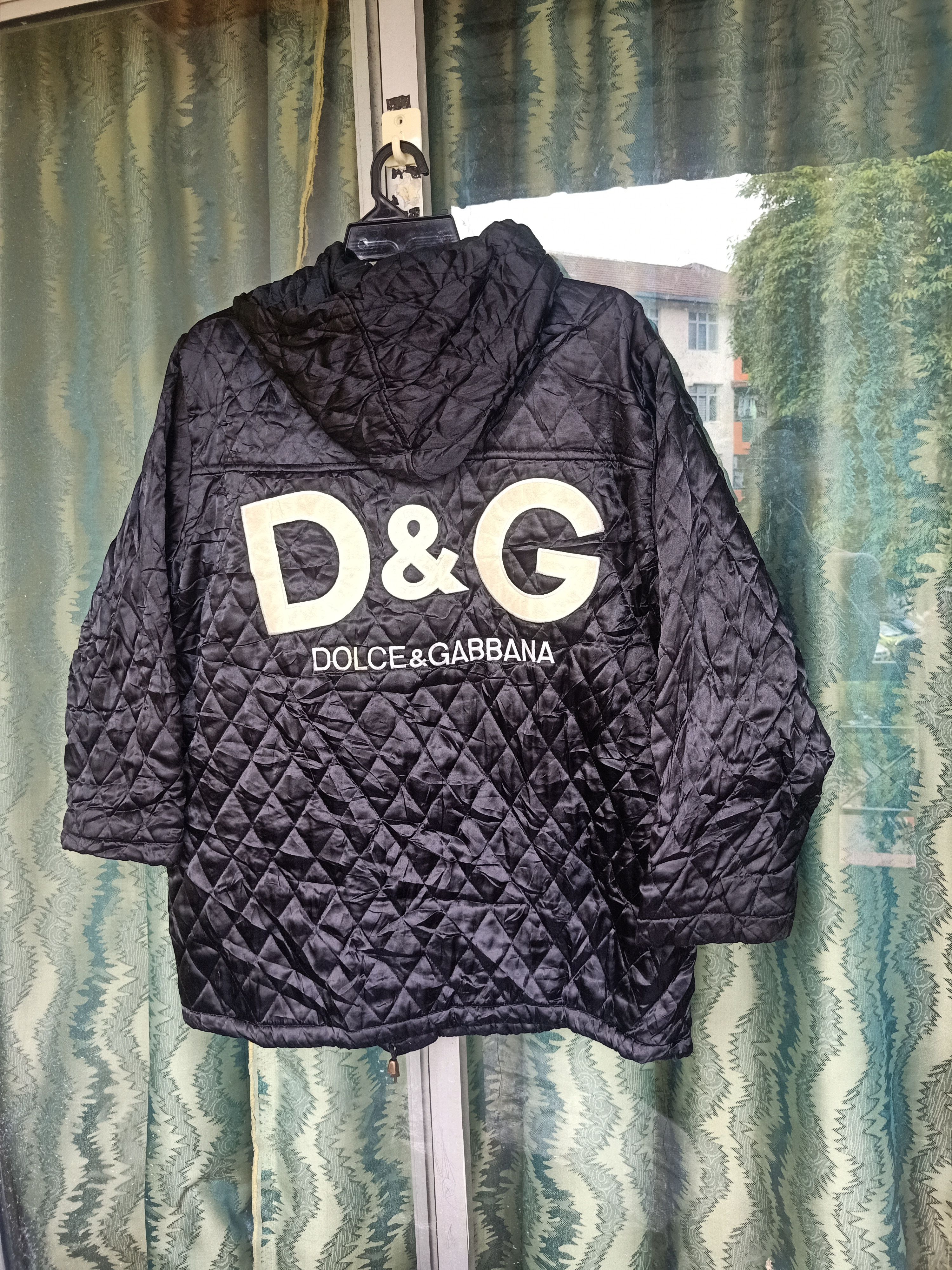 Designer × Dolce & Gabbana Vtg Big Spell out Dolce and Gabbana Bootleg Quilted jacket Size US L / EU 52-54 / 3 - 1 Thumbnail