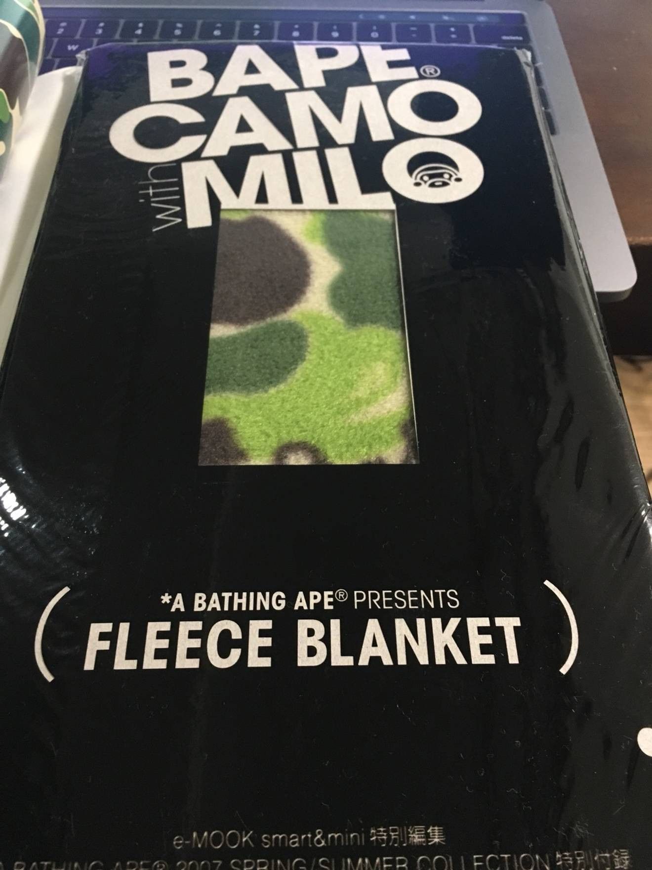 Bape 🎁 BAPE Mini Blanket Baby Milo Green Camo Fleece kaws Size ONE SIZE - 2 Thumbnail
