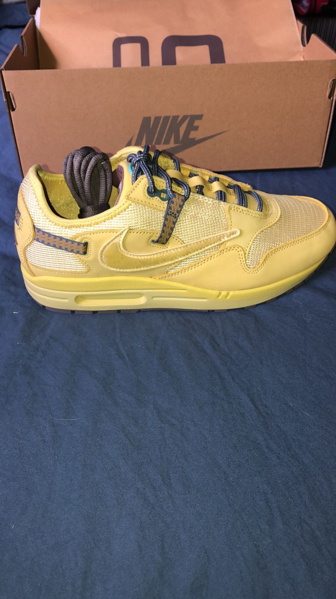 Nike AirMax Travis Scott Cactus Jack Saturn Gold