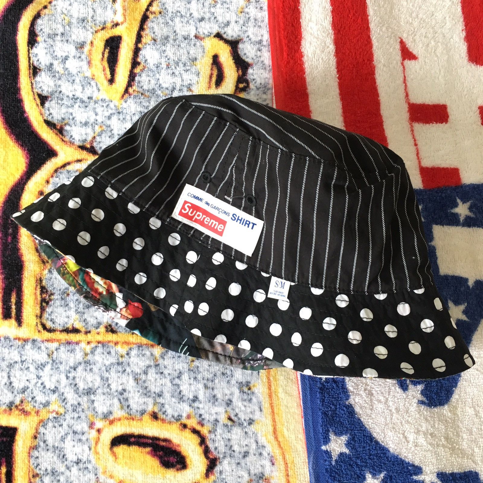 Supreme cdg store bucket hat