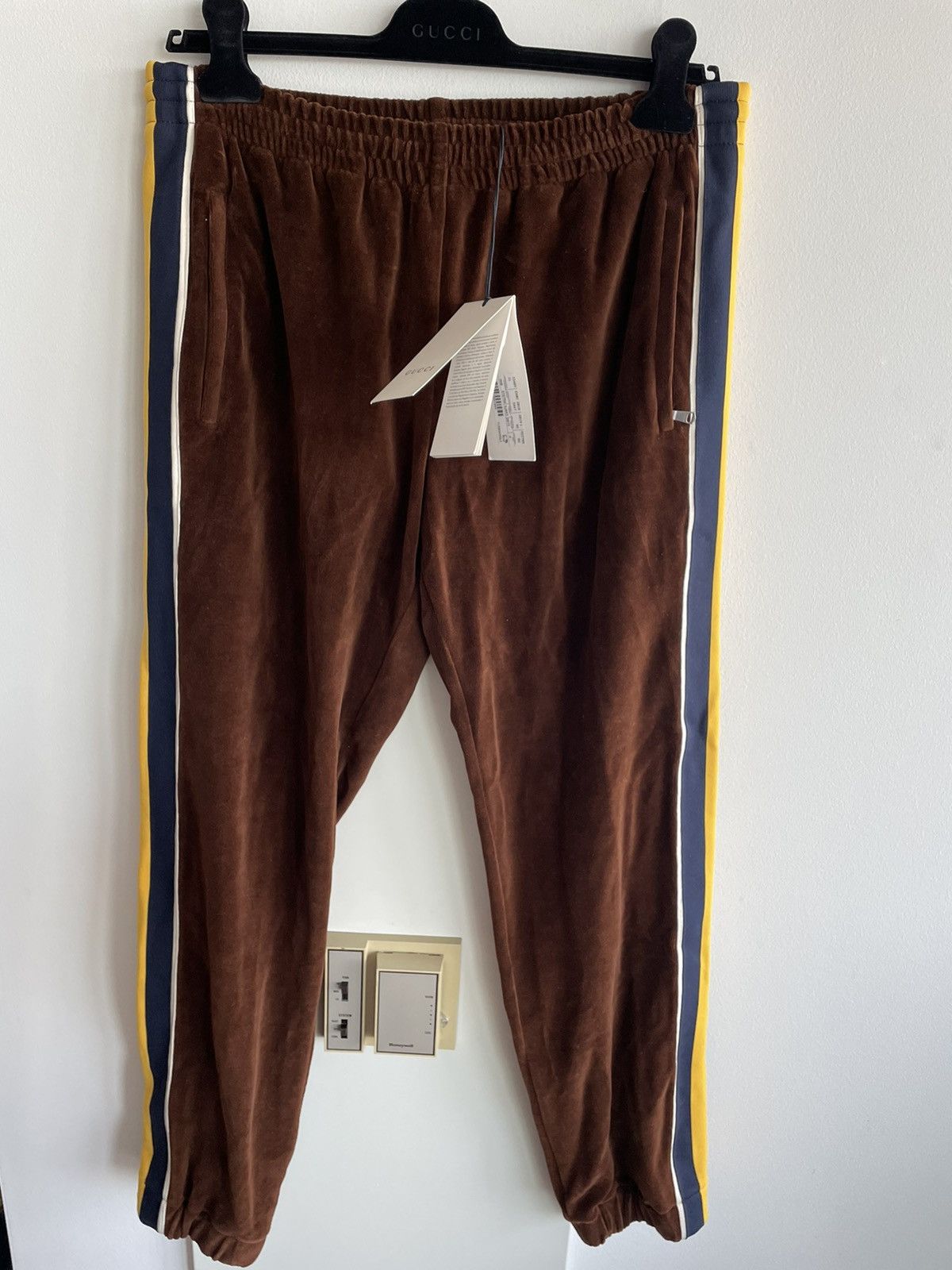 Gucci $2k Value Brand New Runway Velvet Gucci Logo Jogger Pant Size US 32 / EU 48 - 15 Thumbnail