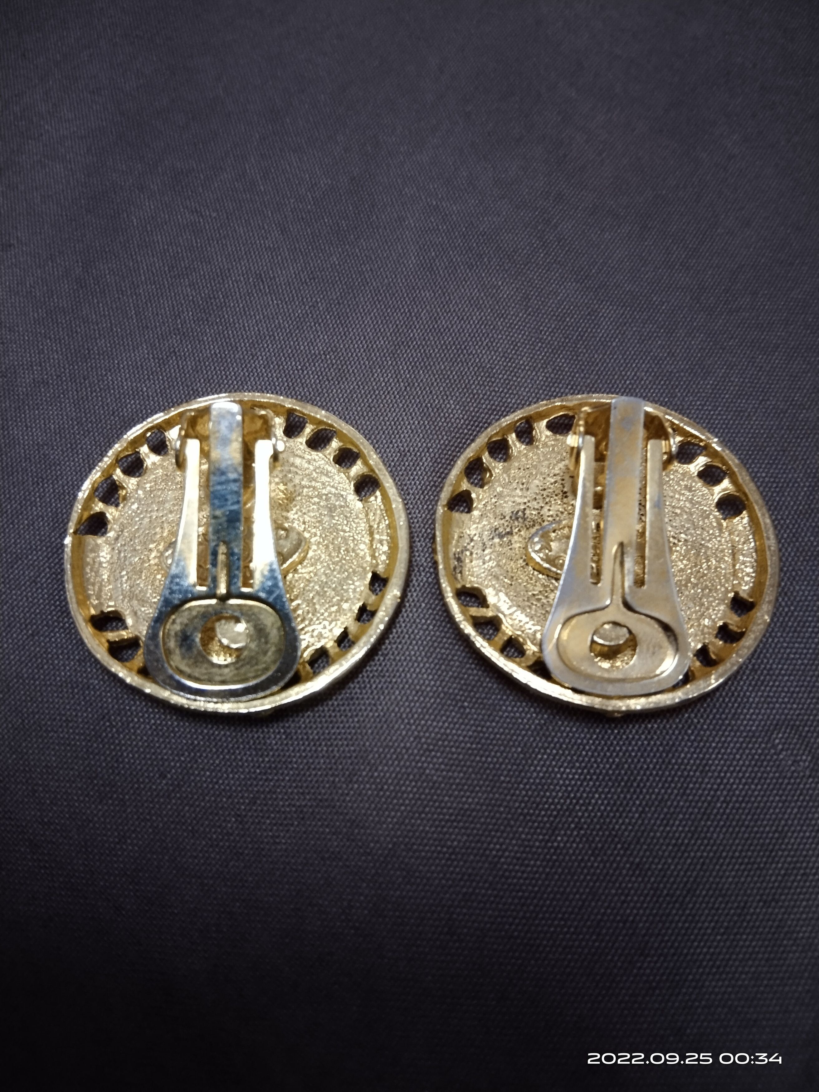 Chanel CHANEL CC EARRING CLIP VINTAGE MADE IN FRANCE Size ONE SIZE - 2 Thumbnail