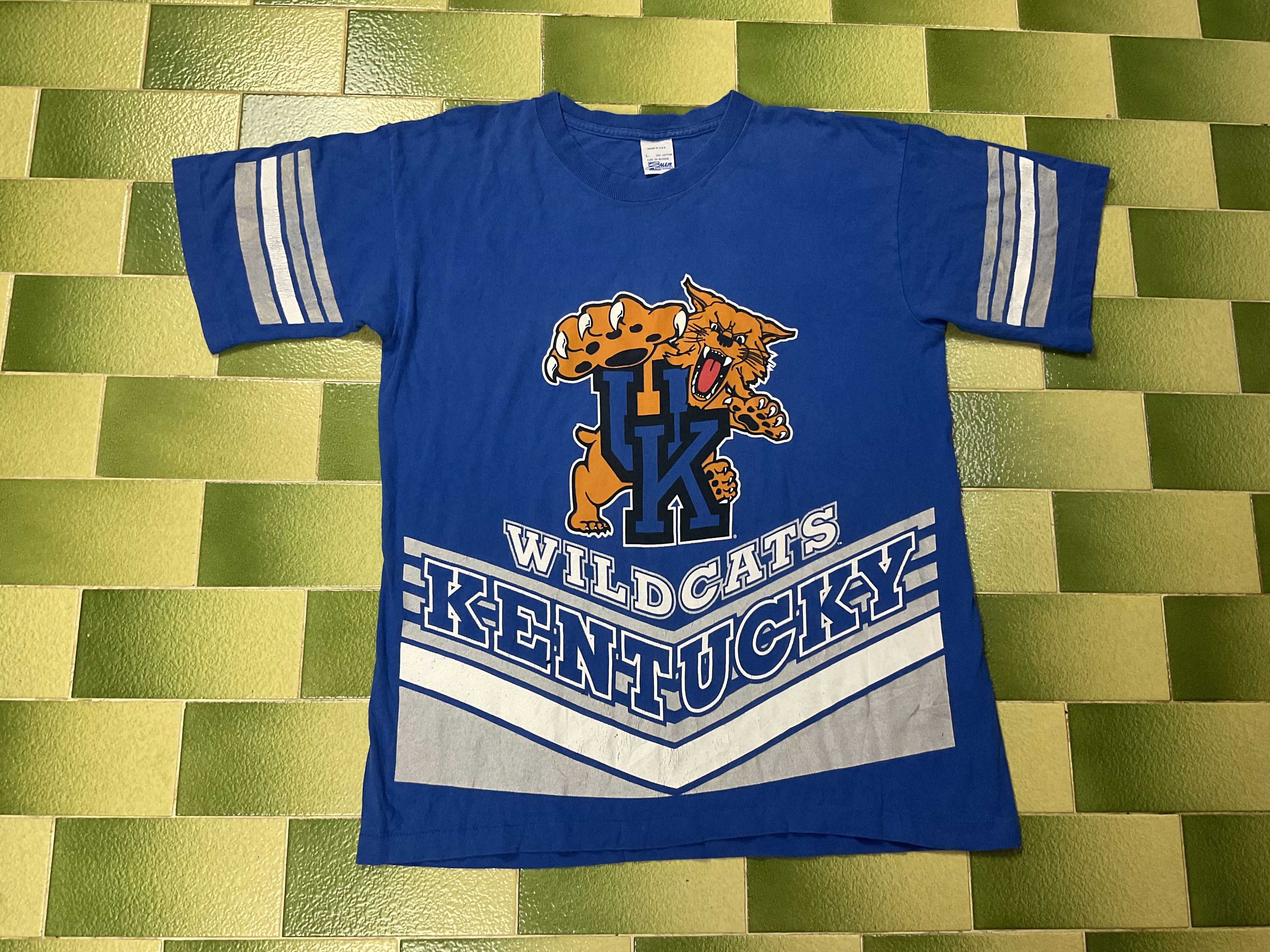 NCAA Vintage 90s Kentucky Wildcats T-Shirt Double Sided Print Size US L / EU 52-54 / 3 - 1 Thumbnail