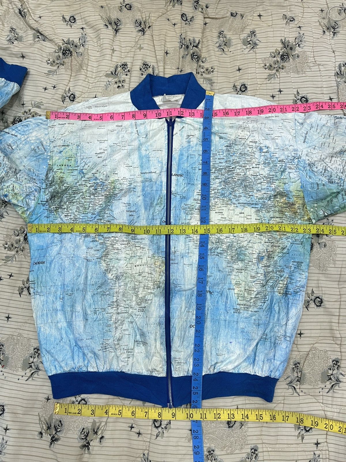 Vintage (Vv). VINTAGE GRAPHIC JACKET BY GABELLI US INC Size US M / EU 48-50 / 2 - 17 Thumbnail
